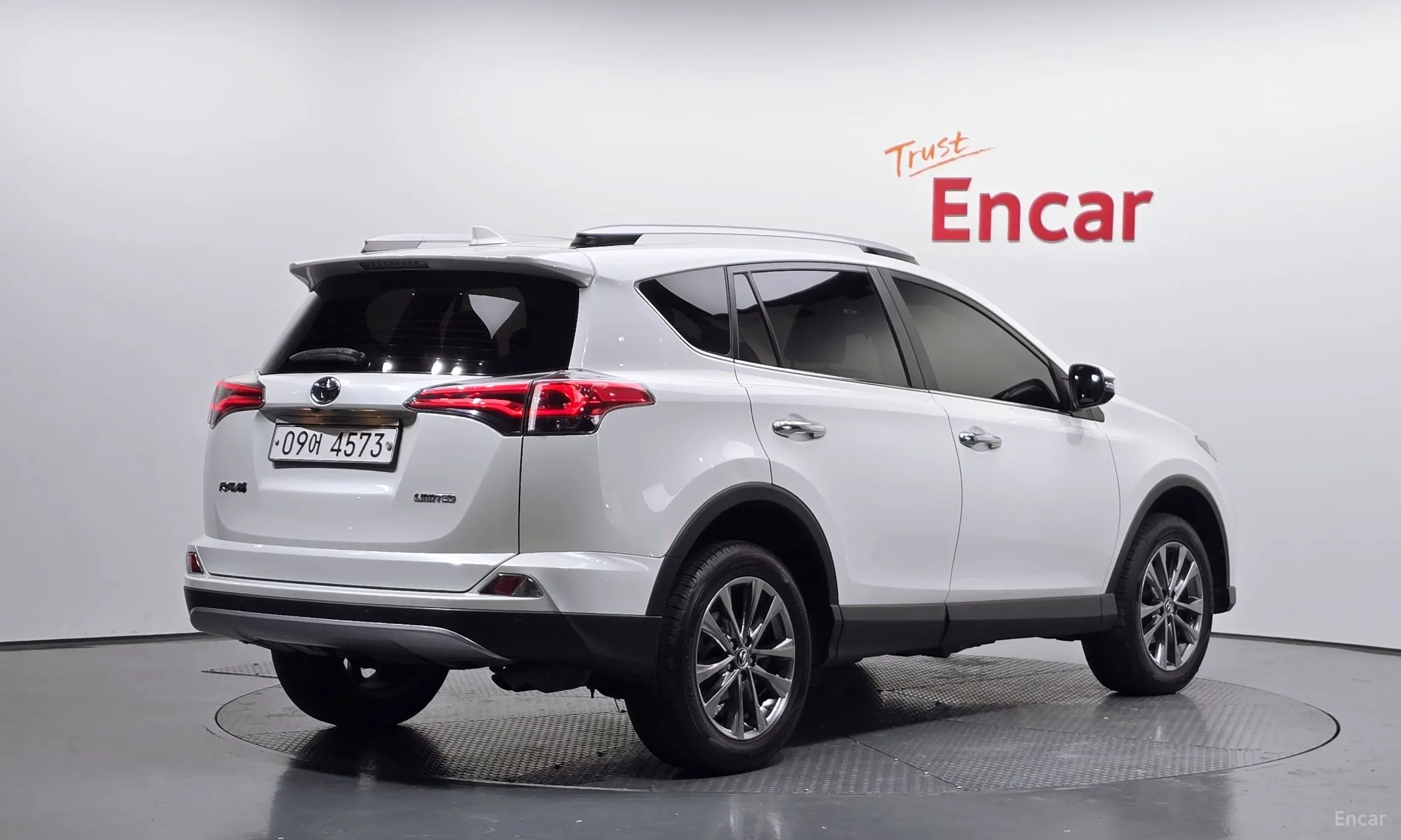 Toyota RAV4 превью 2