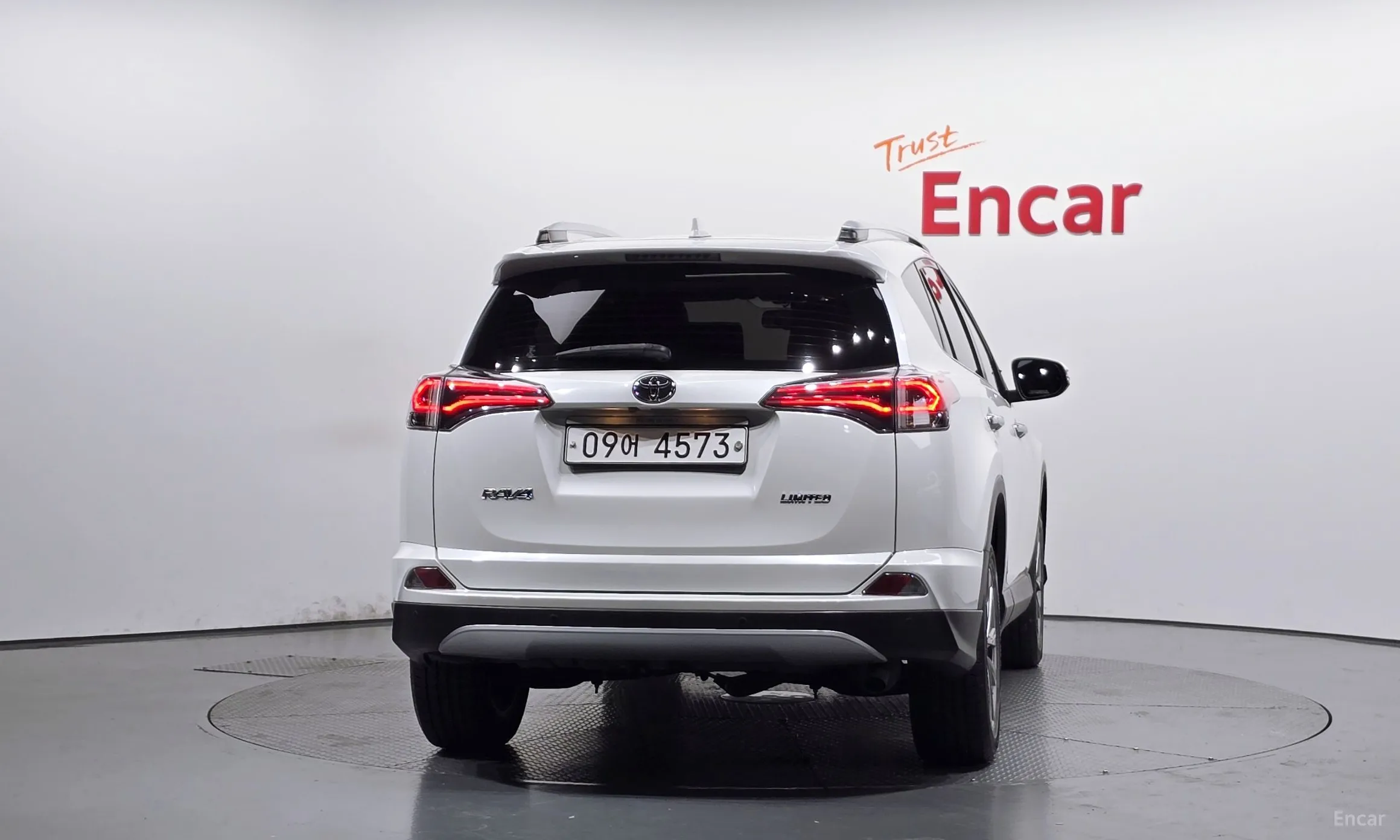 Toyota RAV4 превью 4