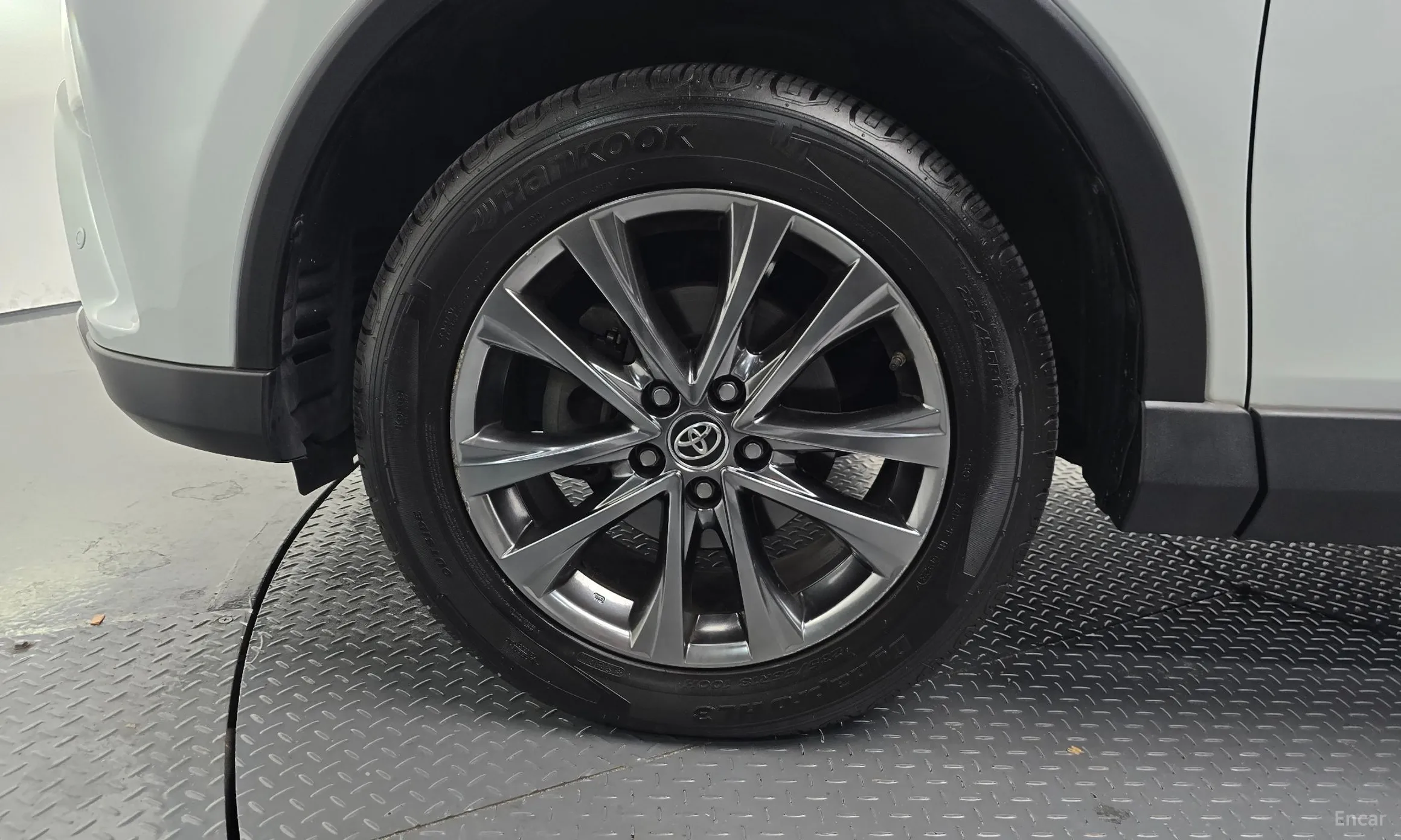 Toyota RAV4 превью 5