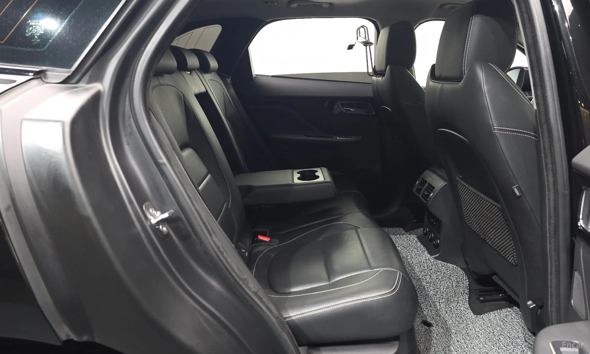 Jaguar F-PACE превью 11