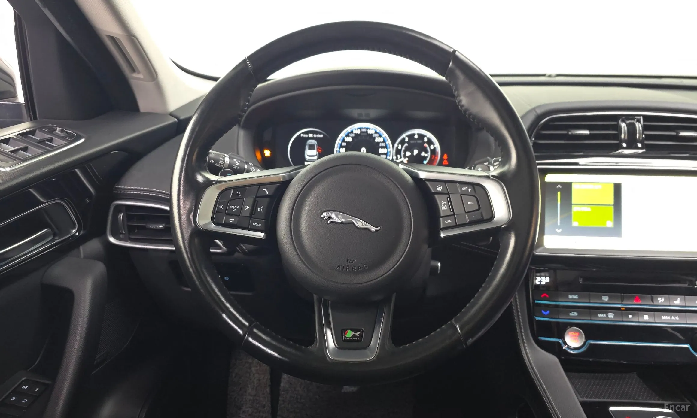 Jaguar F-PACE превью 13