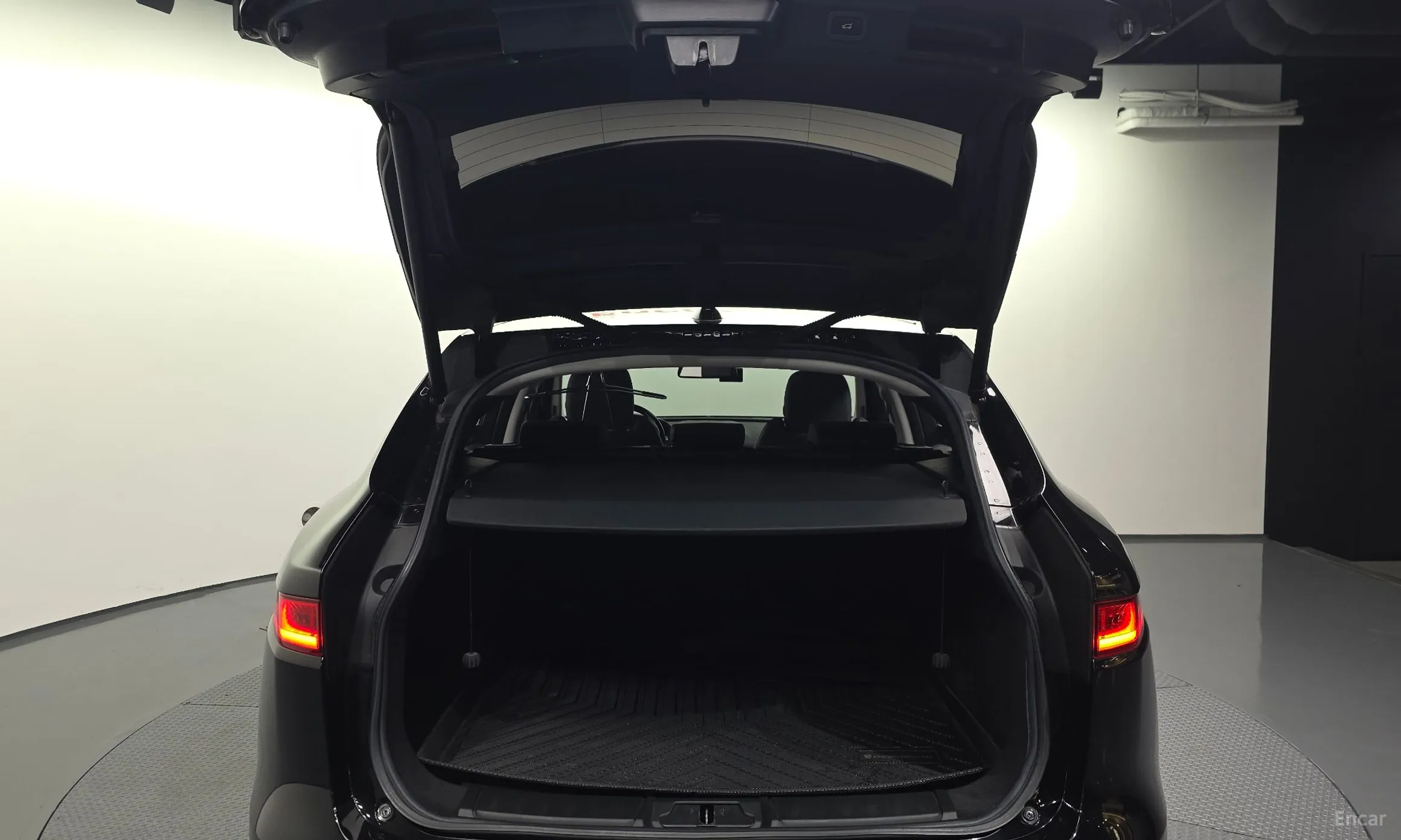 Jaguar F-PACE превью 20