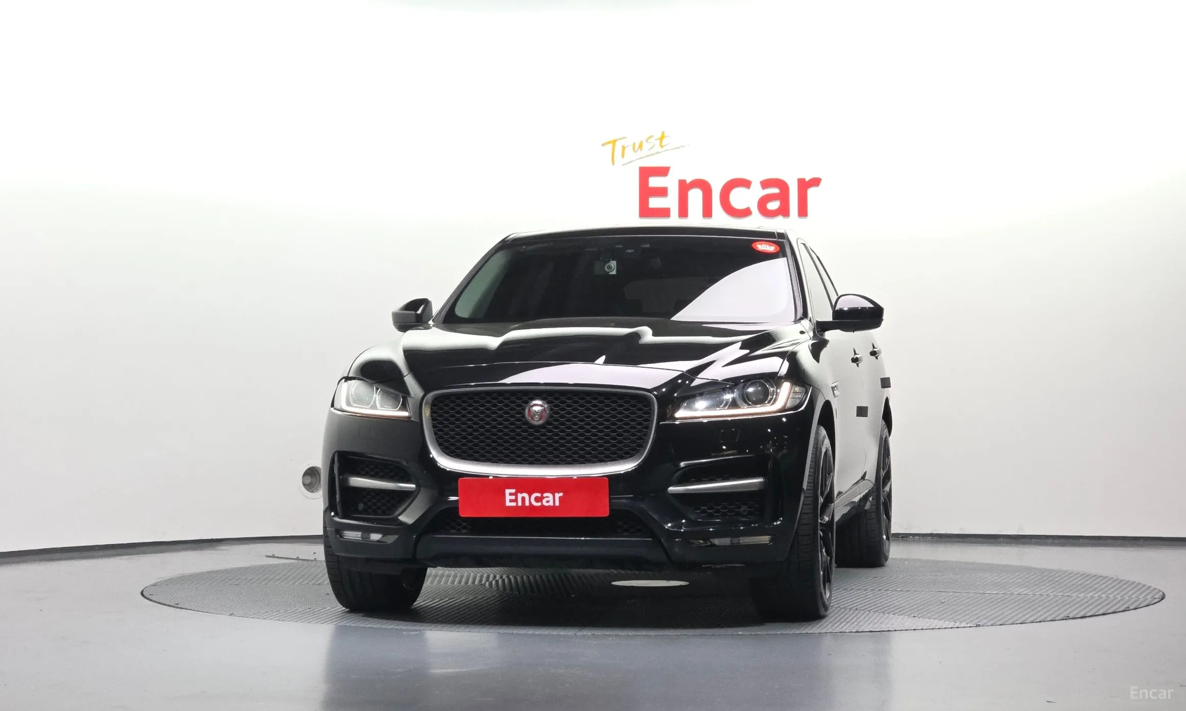 Jaguar F-PACE превью 3