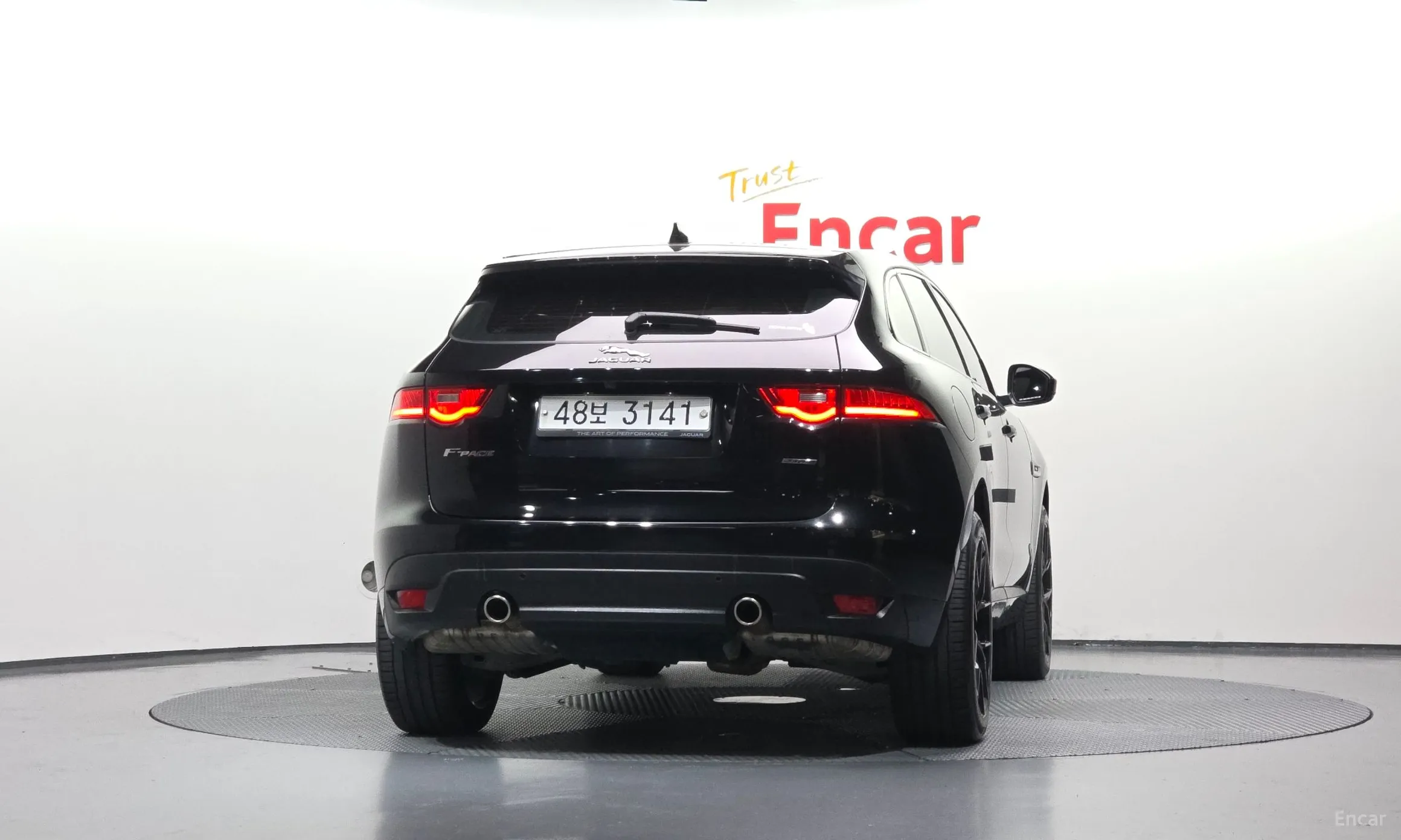 Jaguar F-PACE превью 4