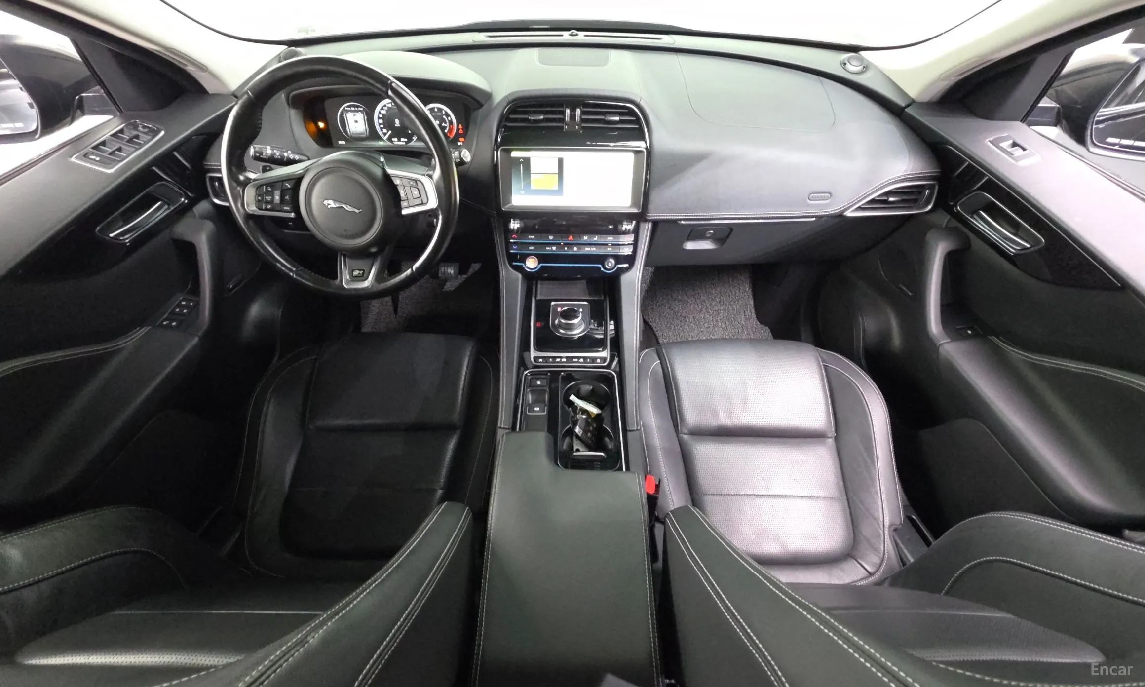 Jaguar F-PACE превью 7
