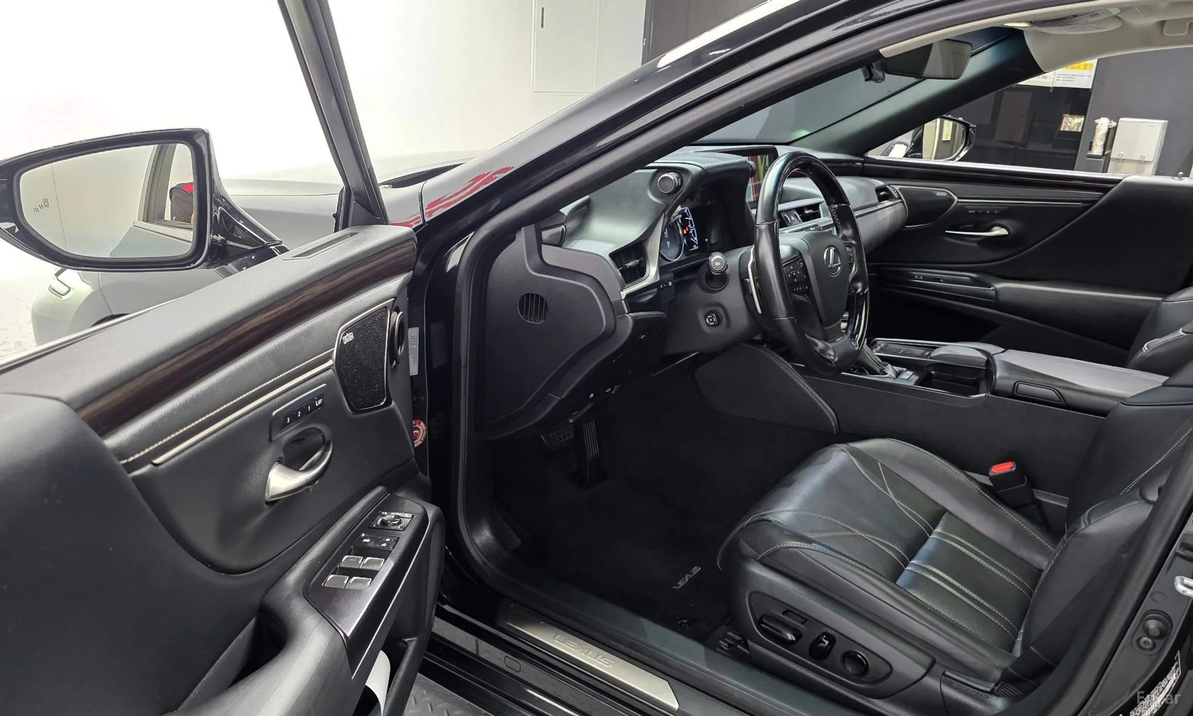 Lexus ES300h 7th Generation превью 10