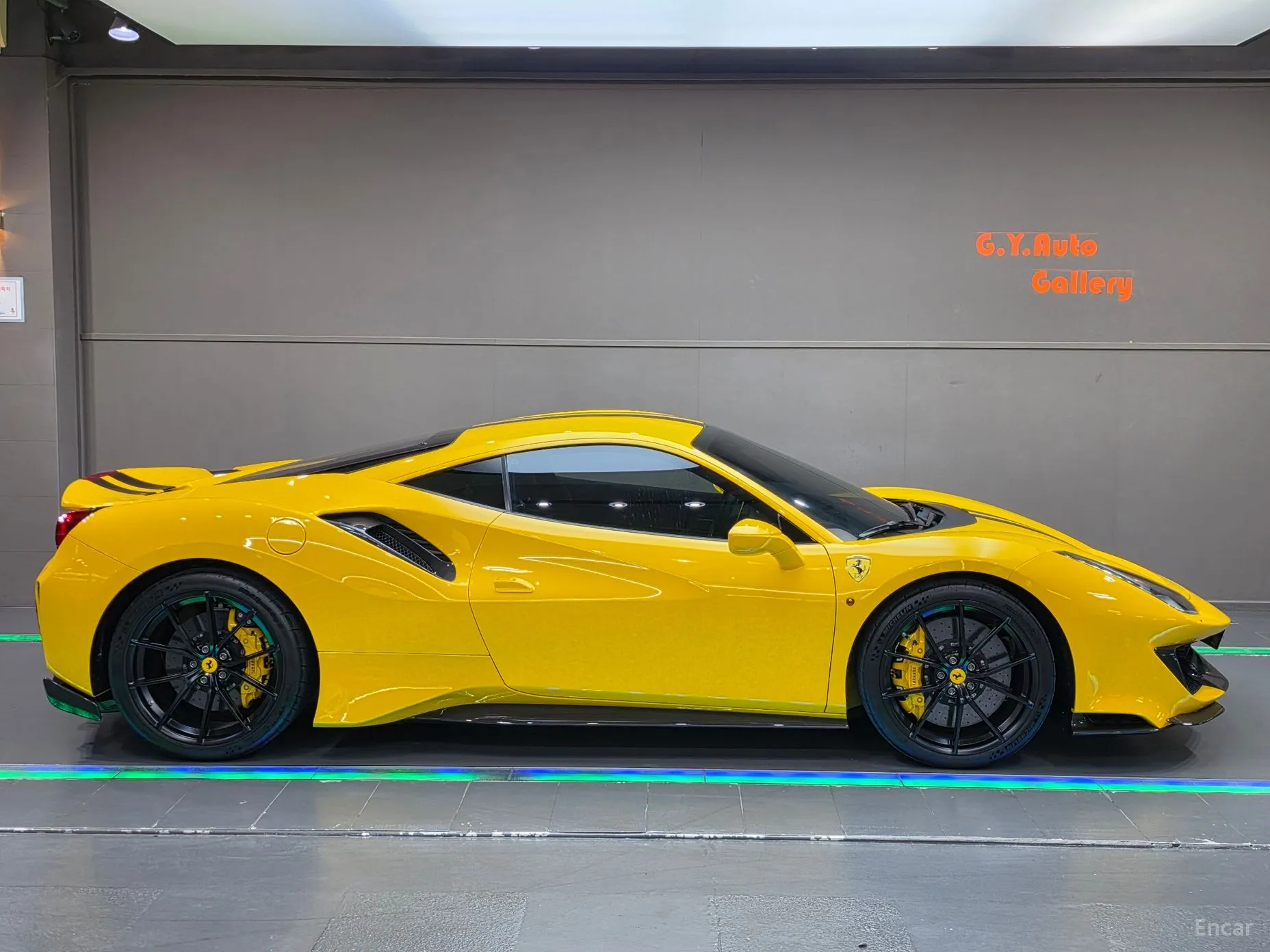 Ferrari 488 Pista превью 5