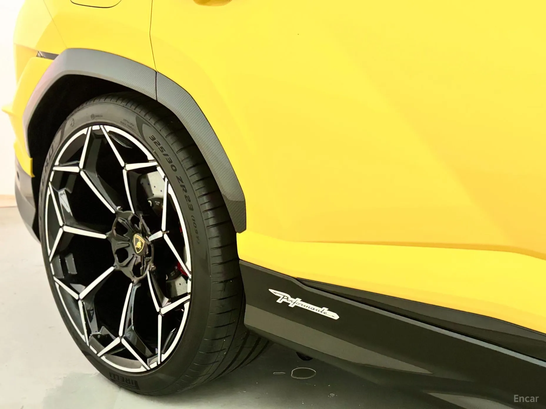 Lamborghini Urus превью 19