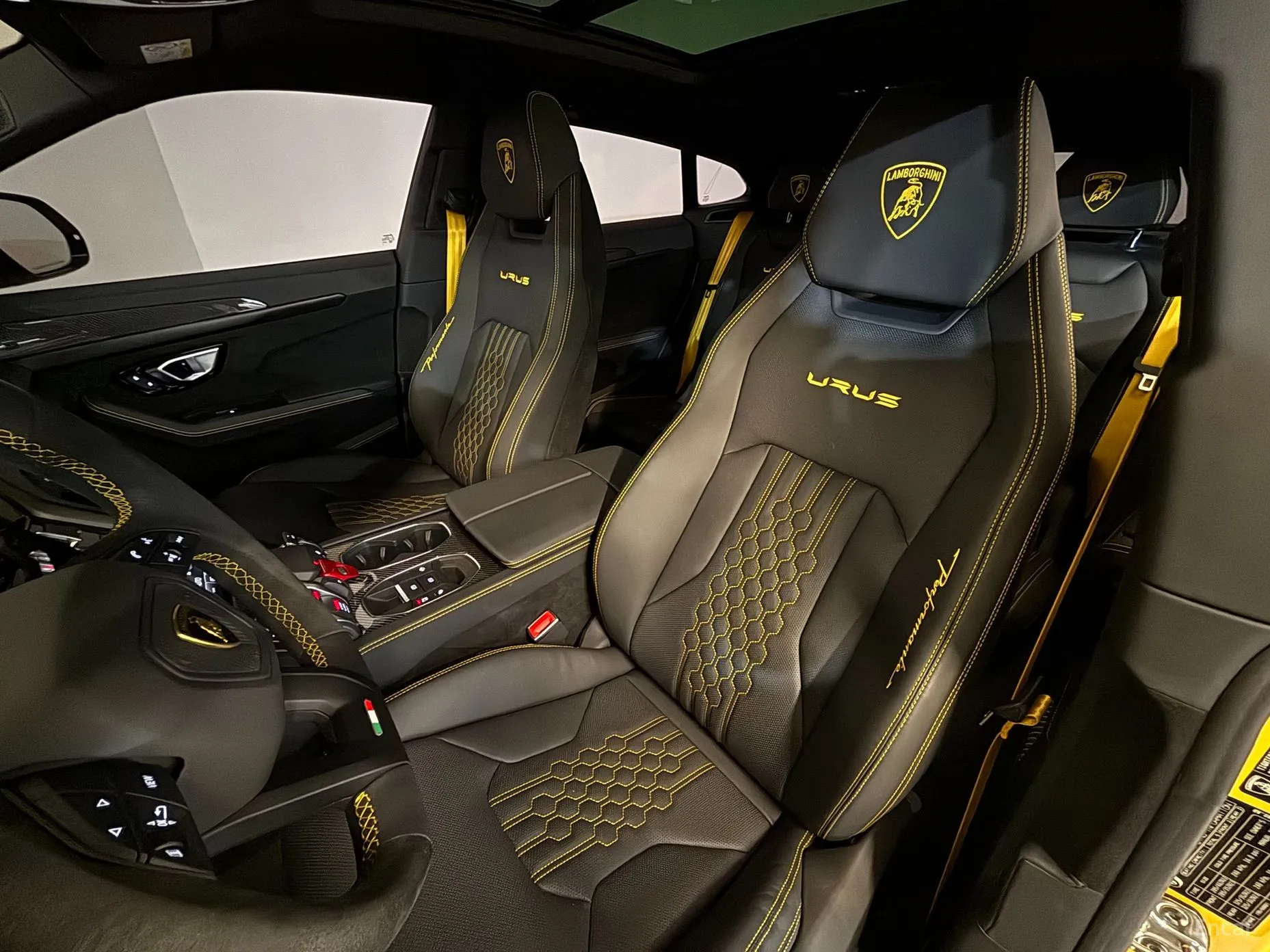 Lamborghini Urus превью 9