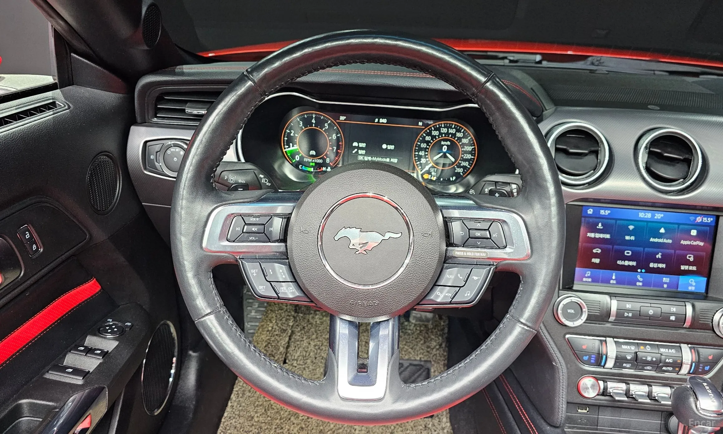 Ford Mustang превью 13