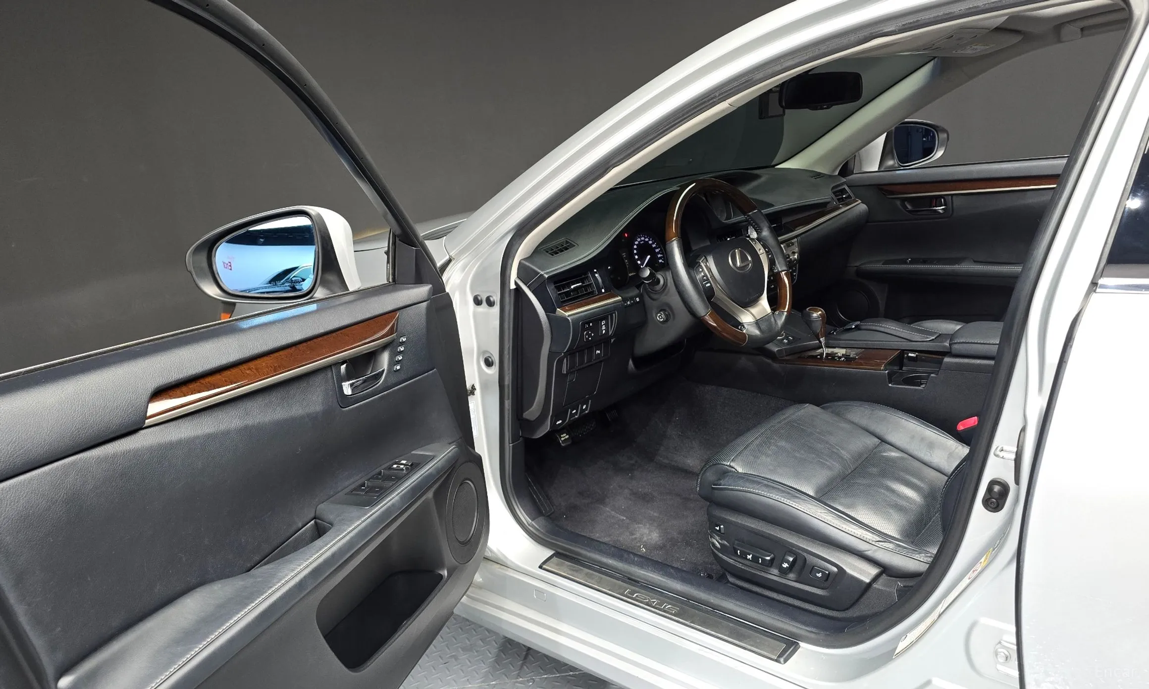 Lexus New ES300h превью 10