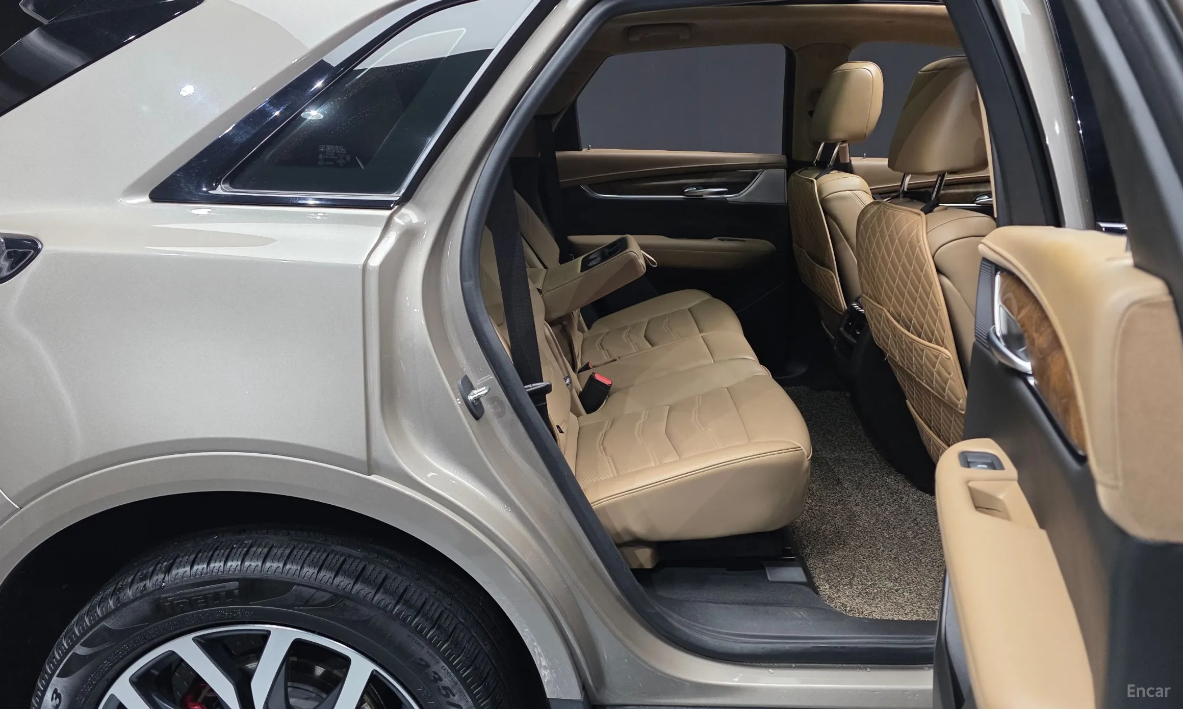 Cadillac XT5 превью 11