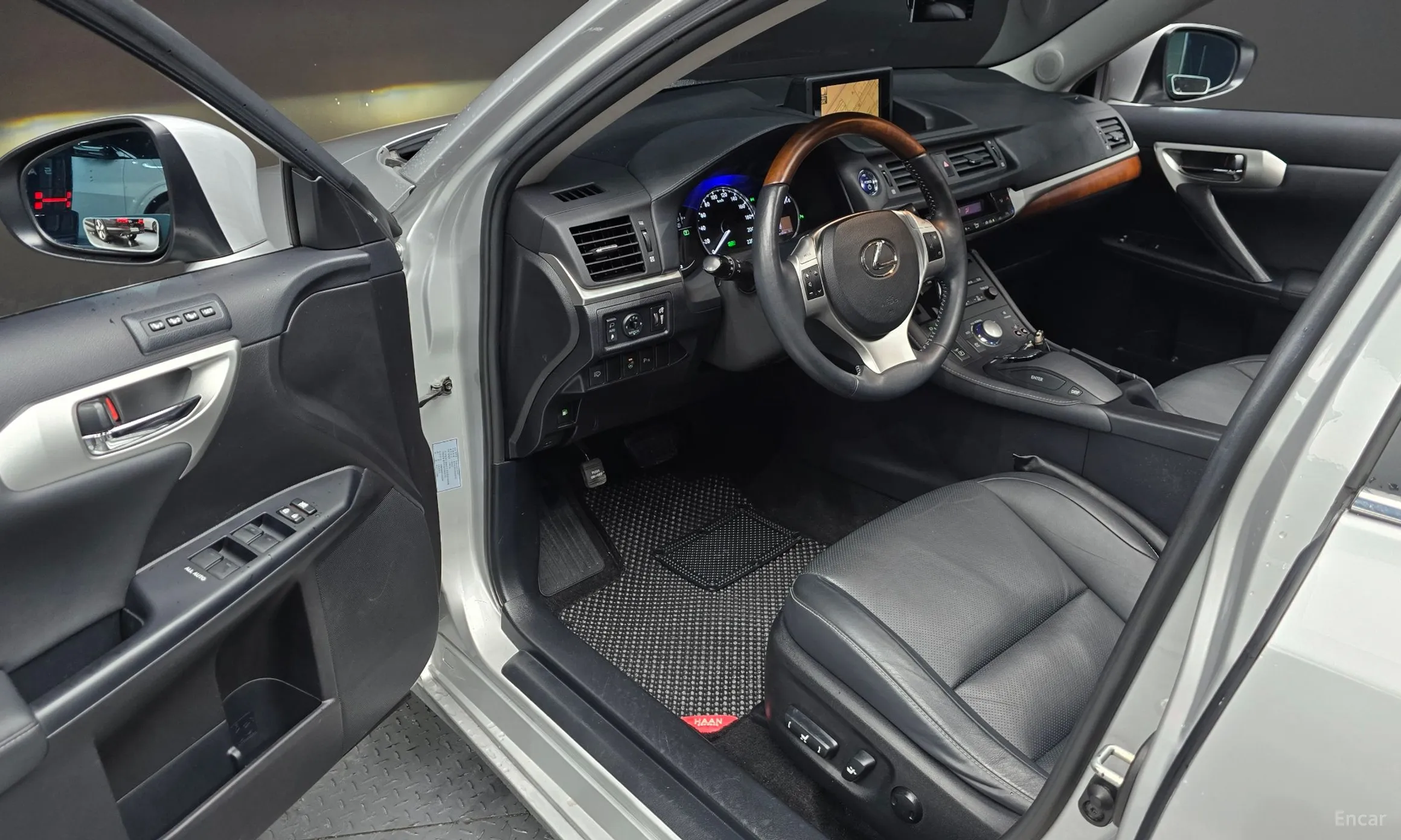 Lexus CT200h превью 10