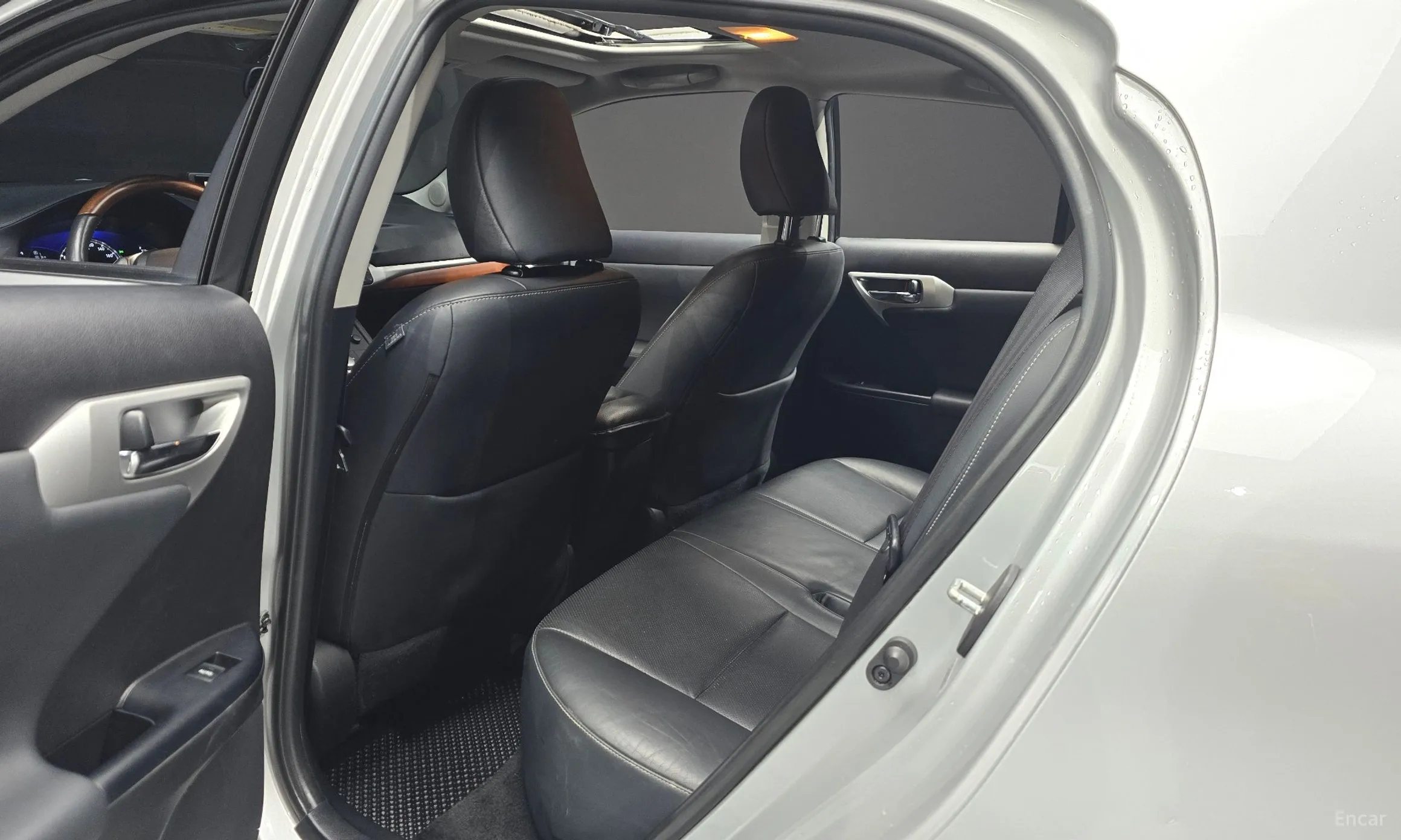 Lexus CT200h превью 11