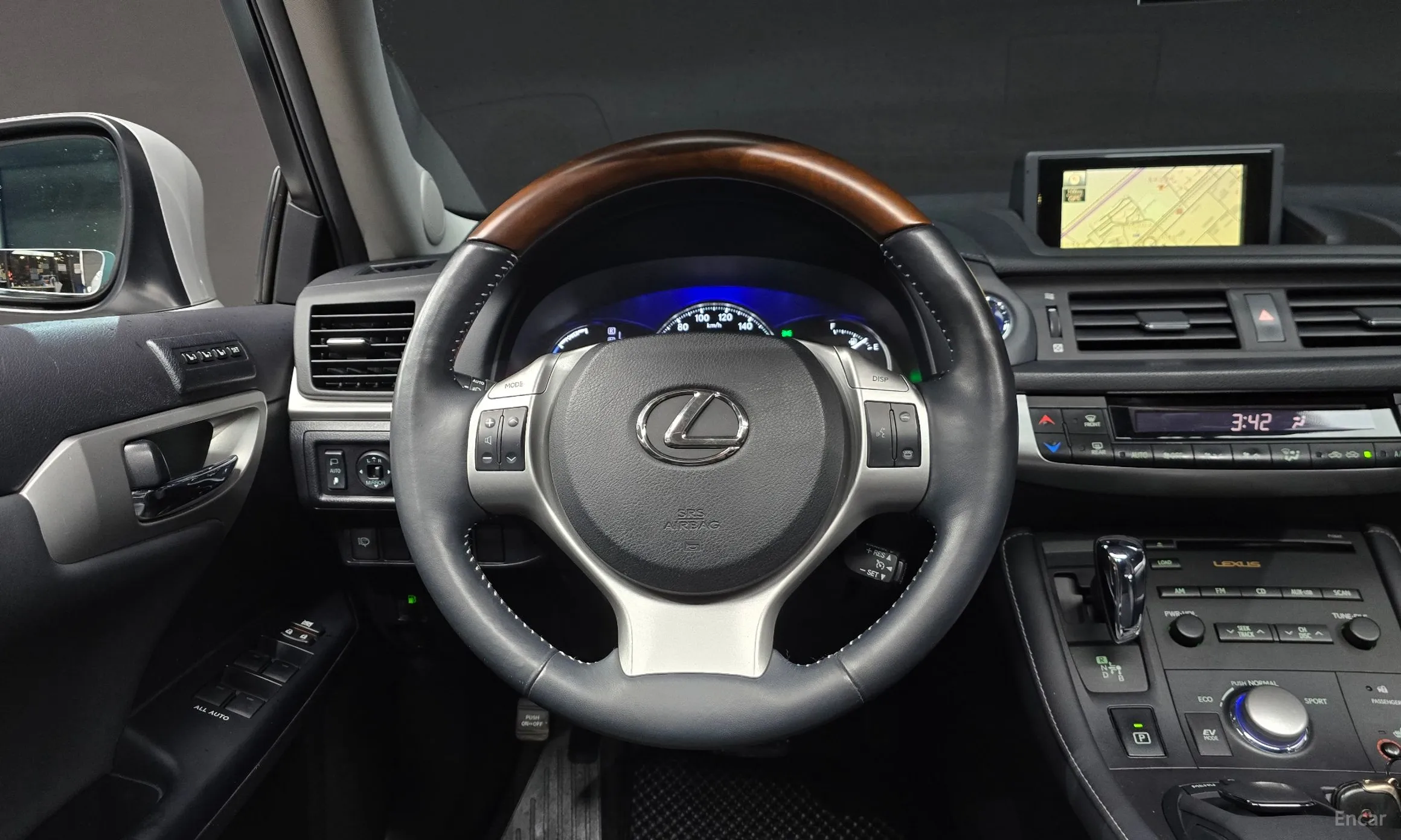 Lexus CT200h превью 12