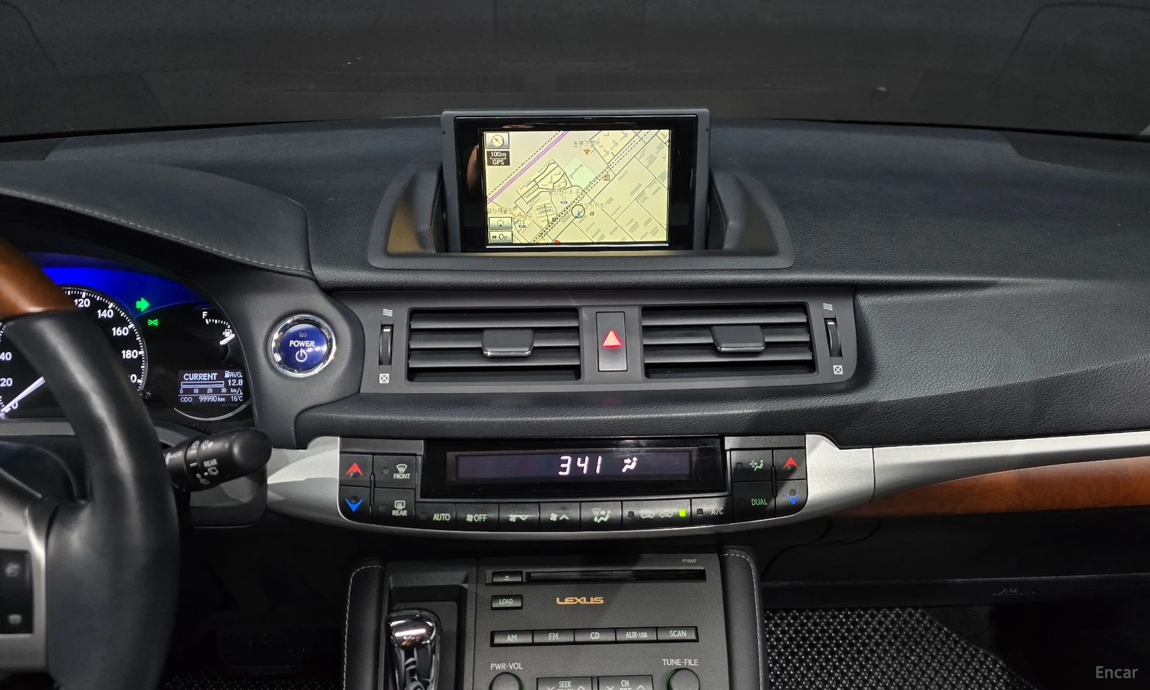 Lexus CT200h превью 13
