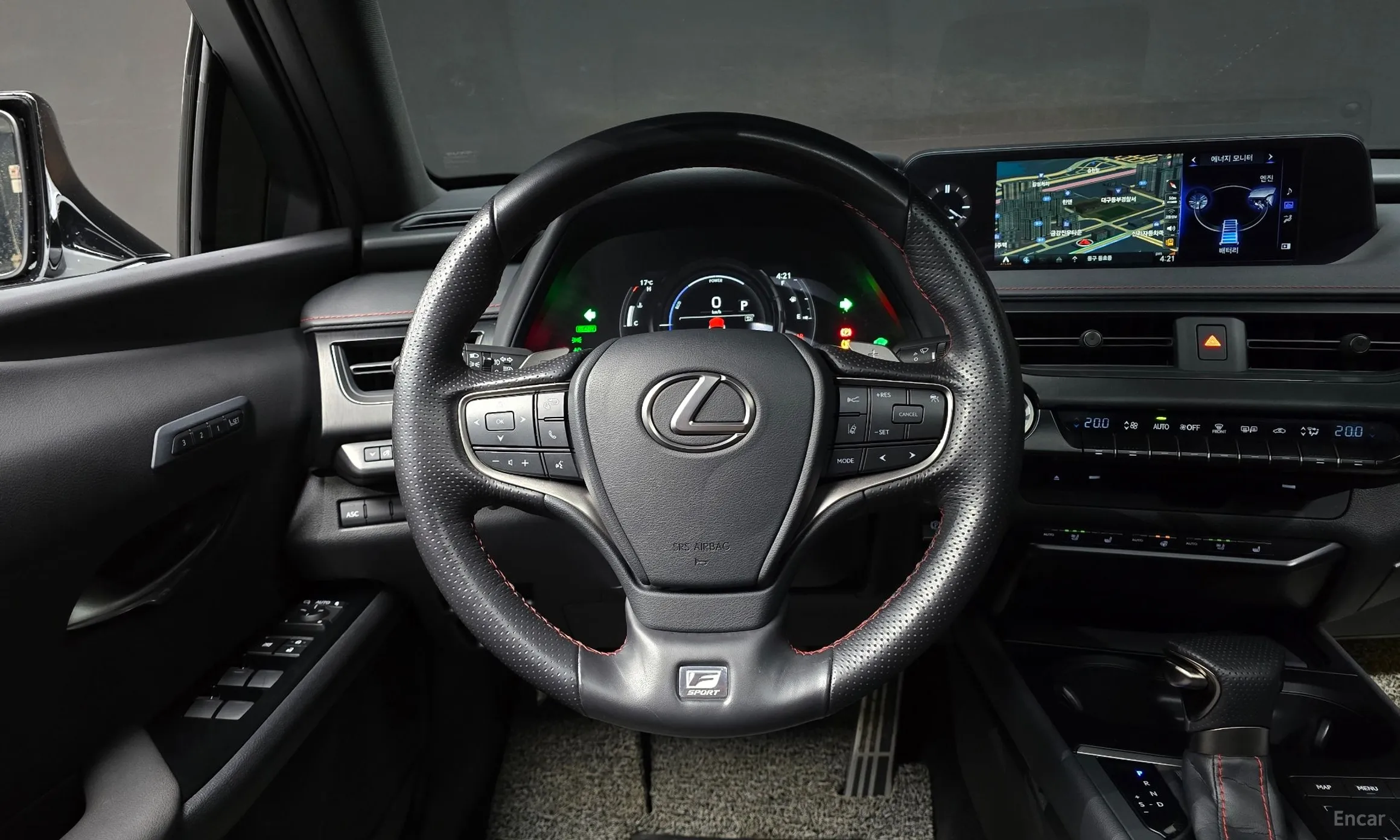Lexus UX250h превью 13
