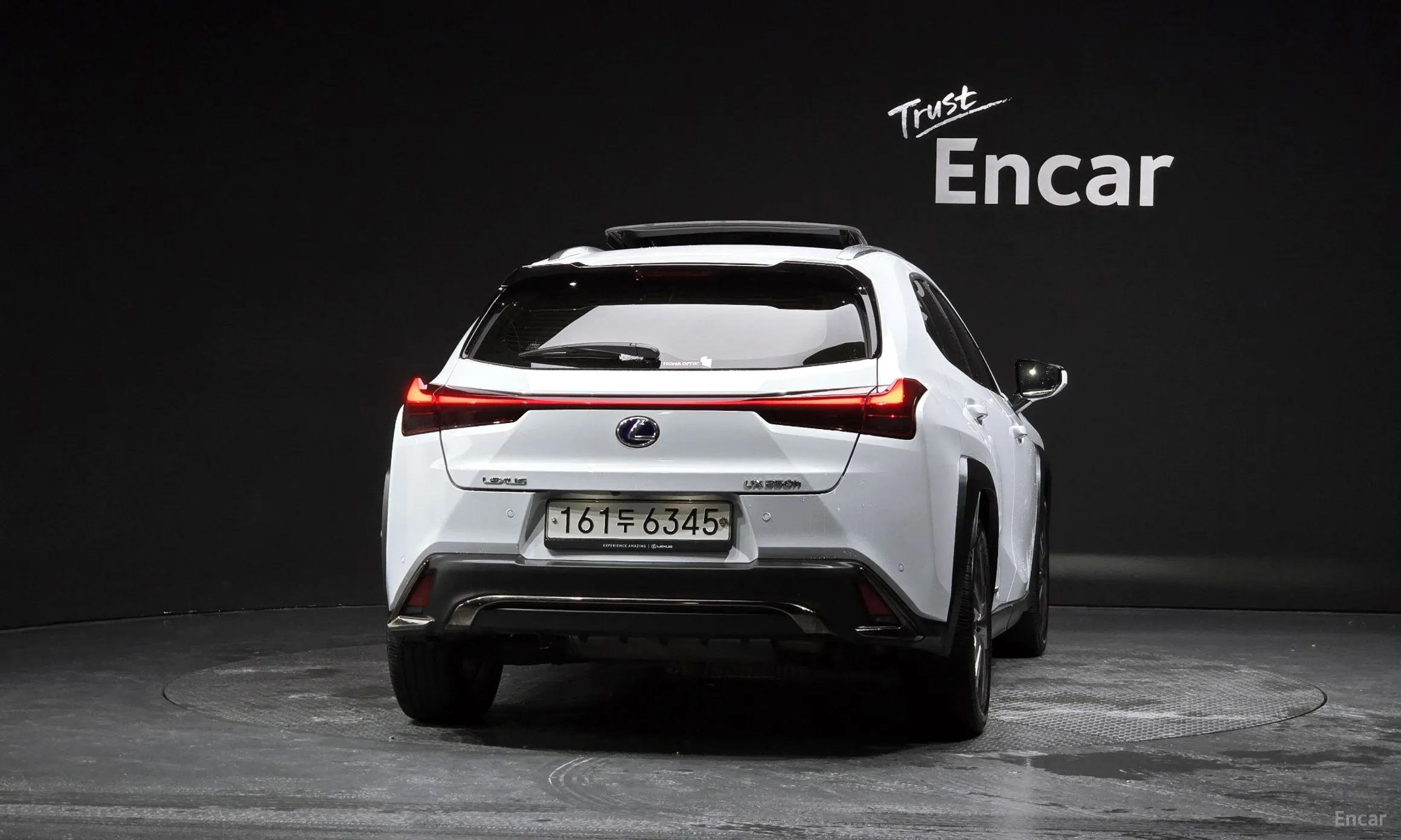 Lexus UX250h превью 4