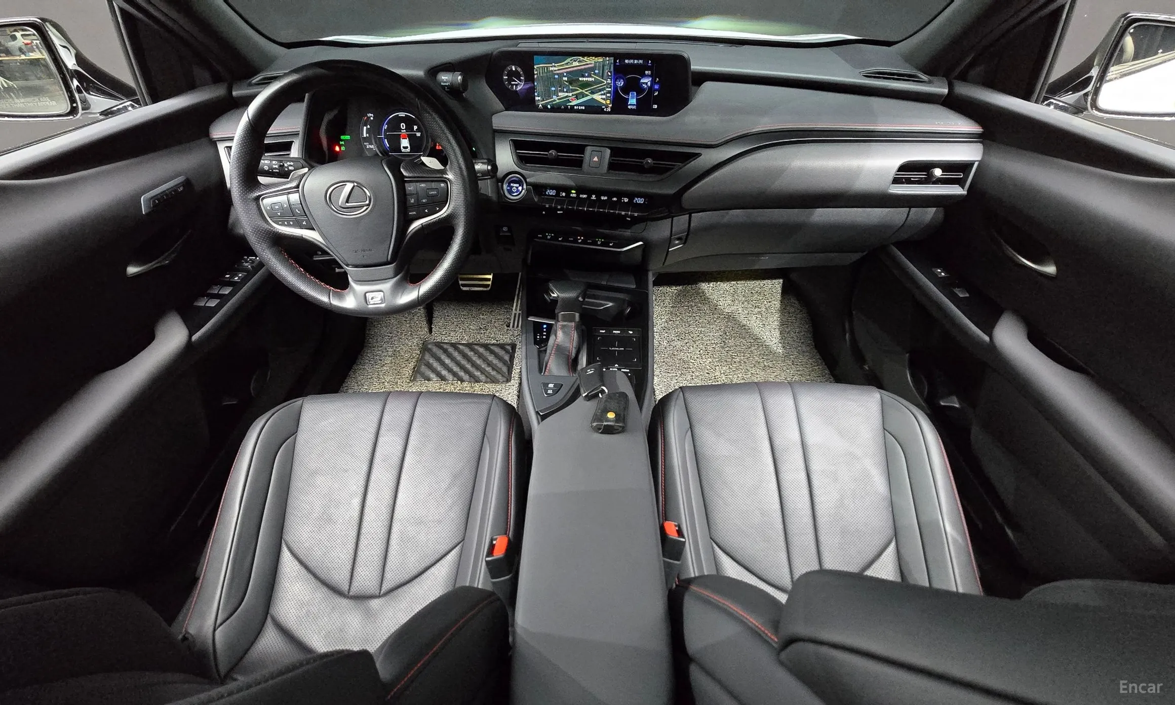 Lexus UX250h превью 7