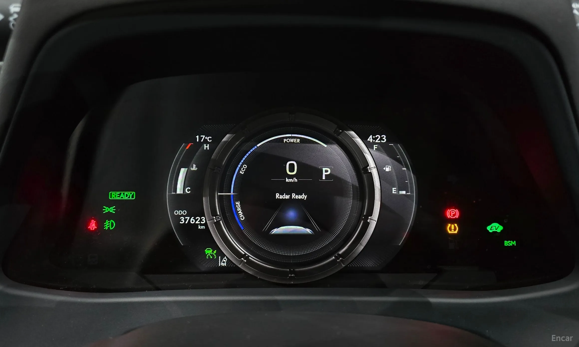 Lexus UX250h превью 8