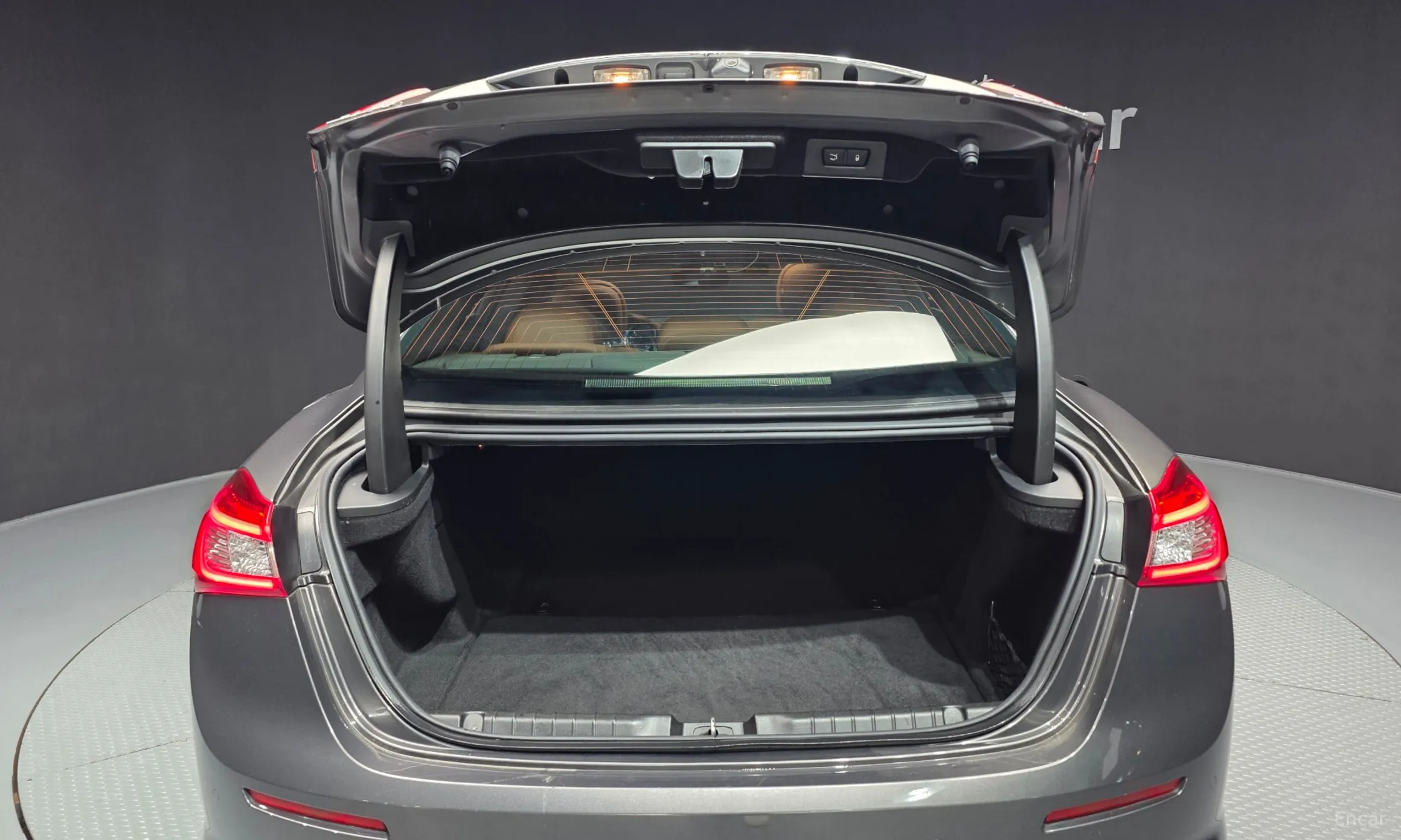 Maserati Ghibli превью 20