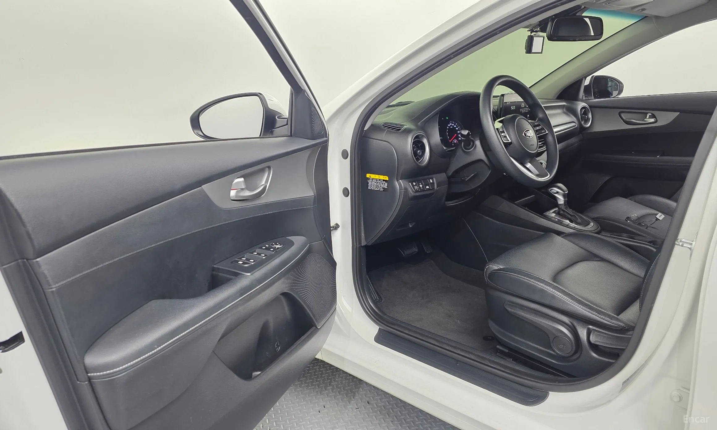 Kia K3 превью 10