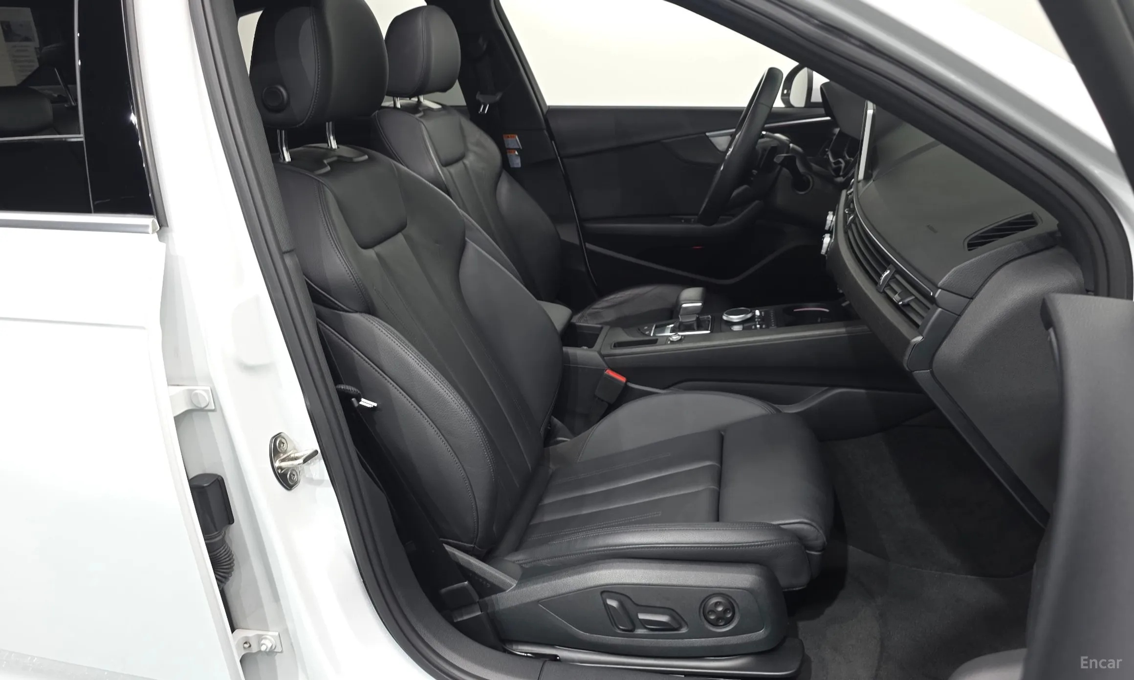 Audi A4 (B9) превью 11