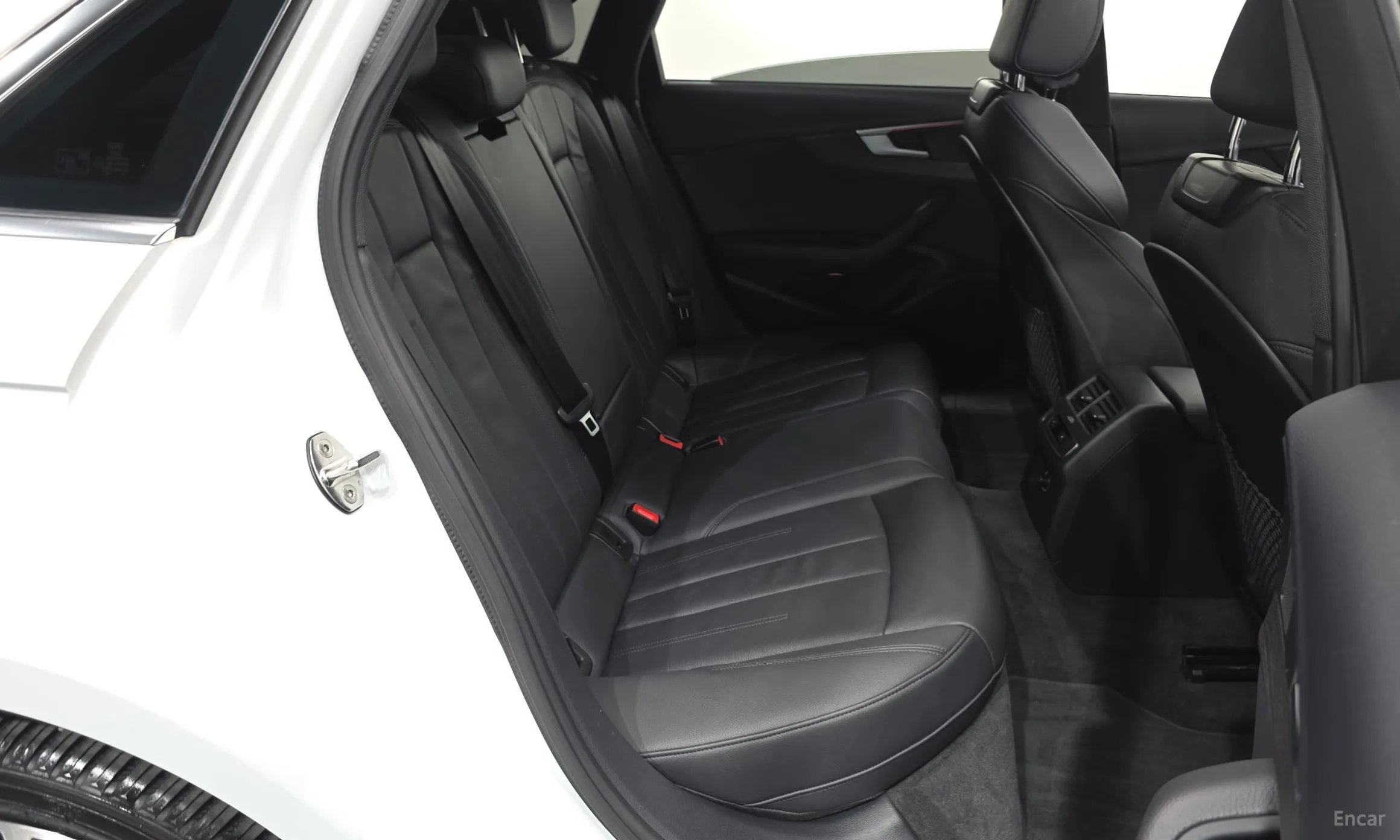 Audi A4 (B9) превью 12