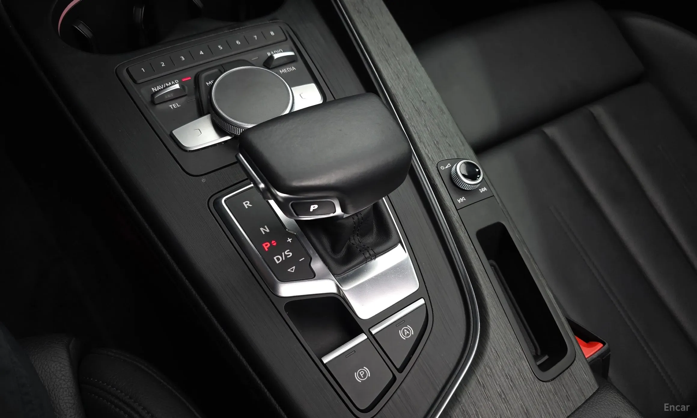 Audi A4 (B9) превью 9