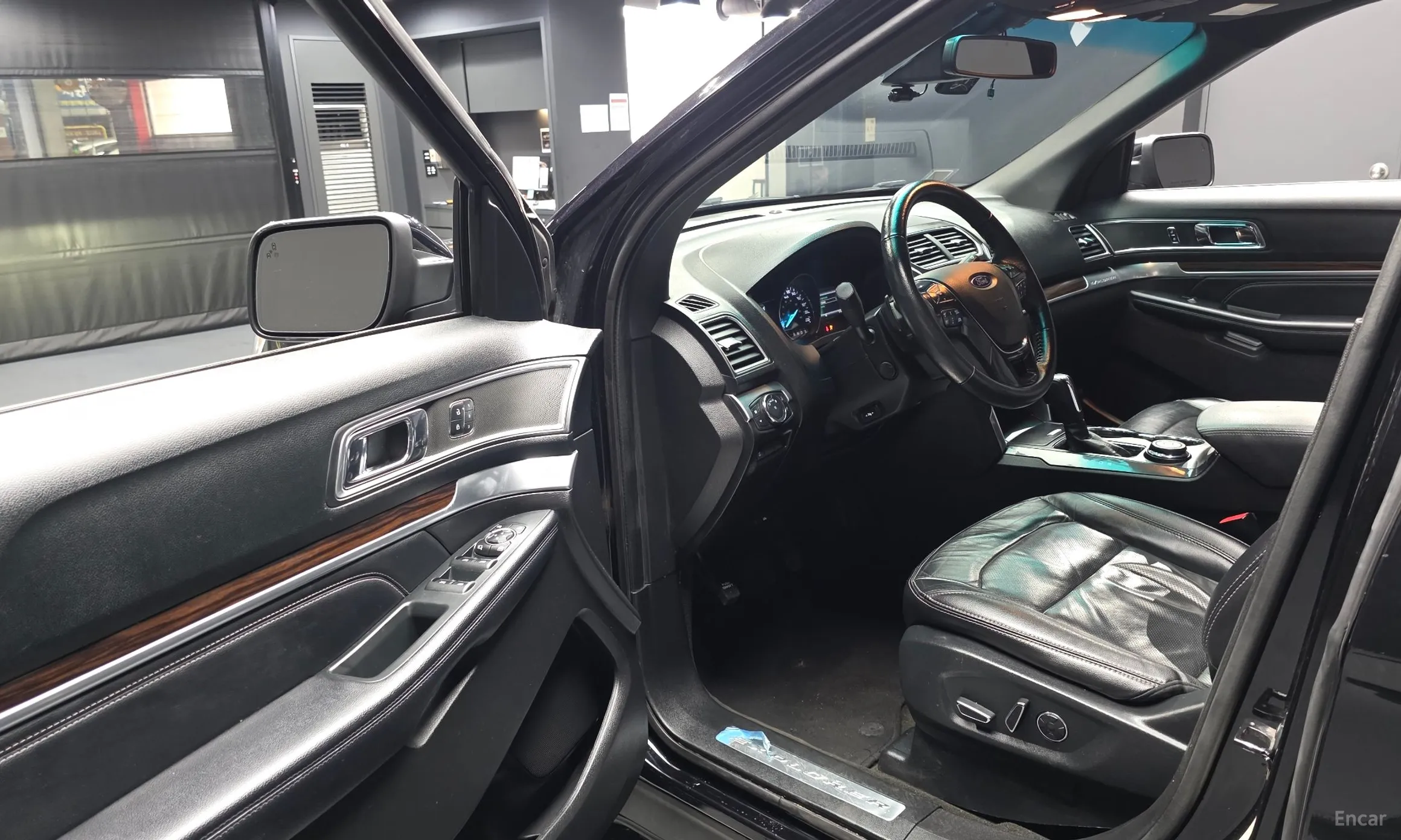 Ford Explorer превью 10