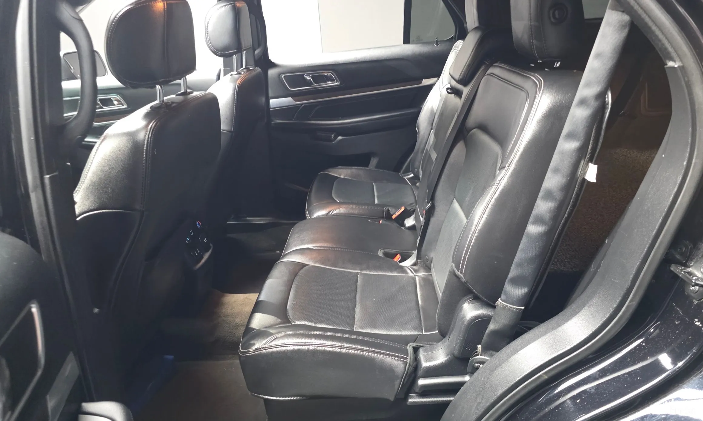 Ford Explorer превью 11