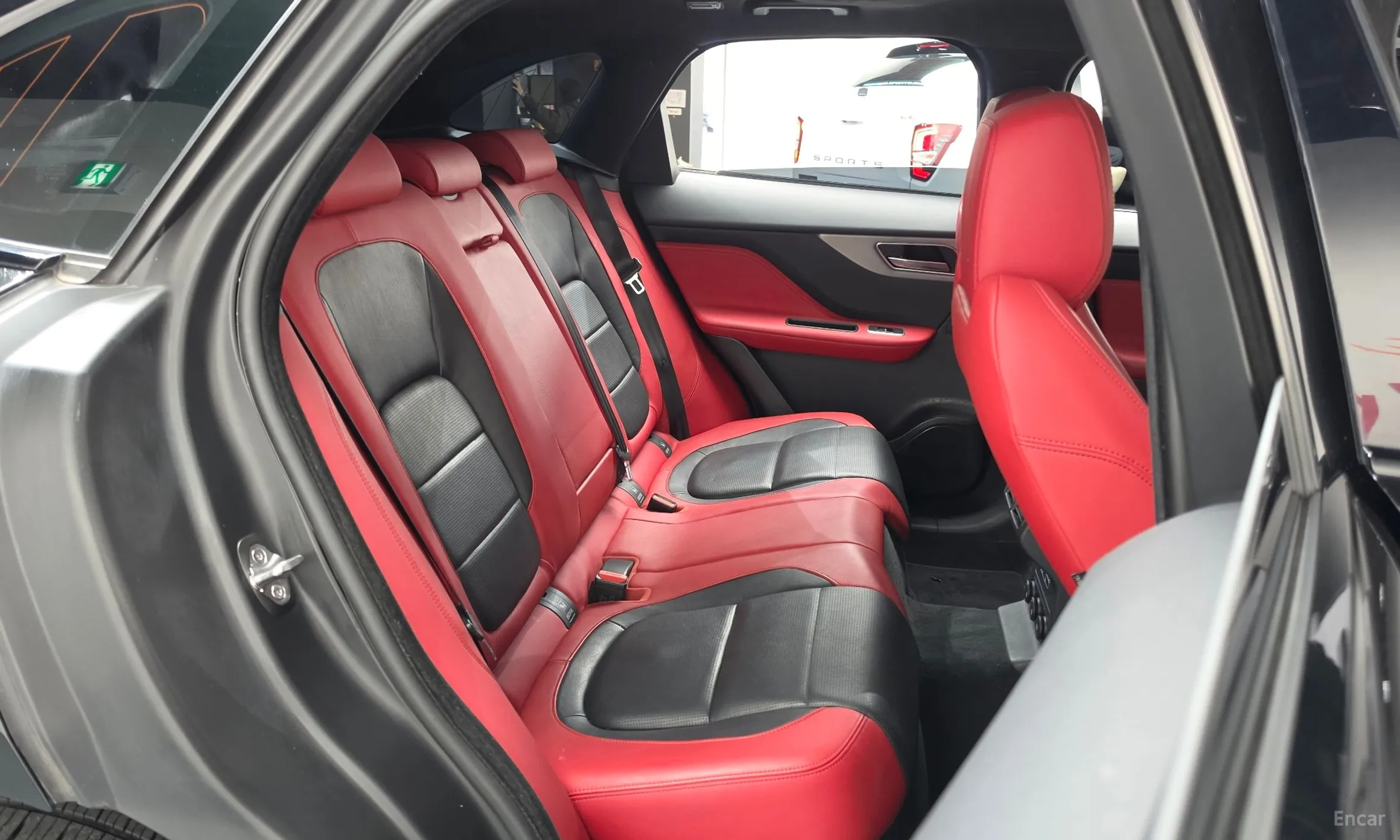 Jaguar F-PACE превью 11
