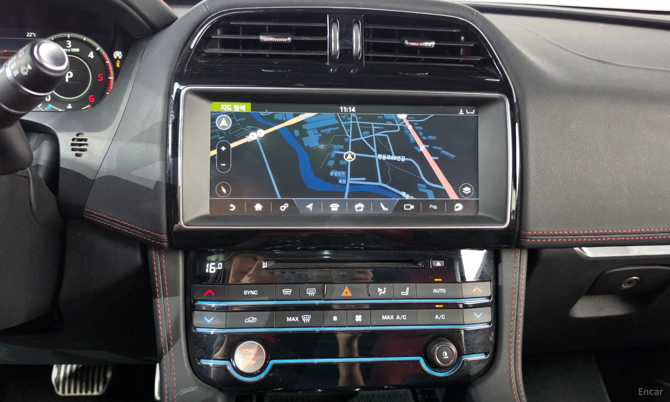 Jaguar F-PACE превью 14