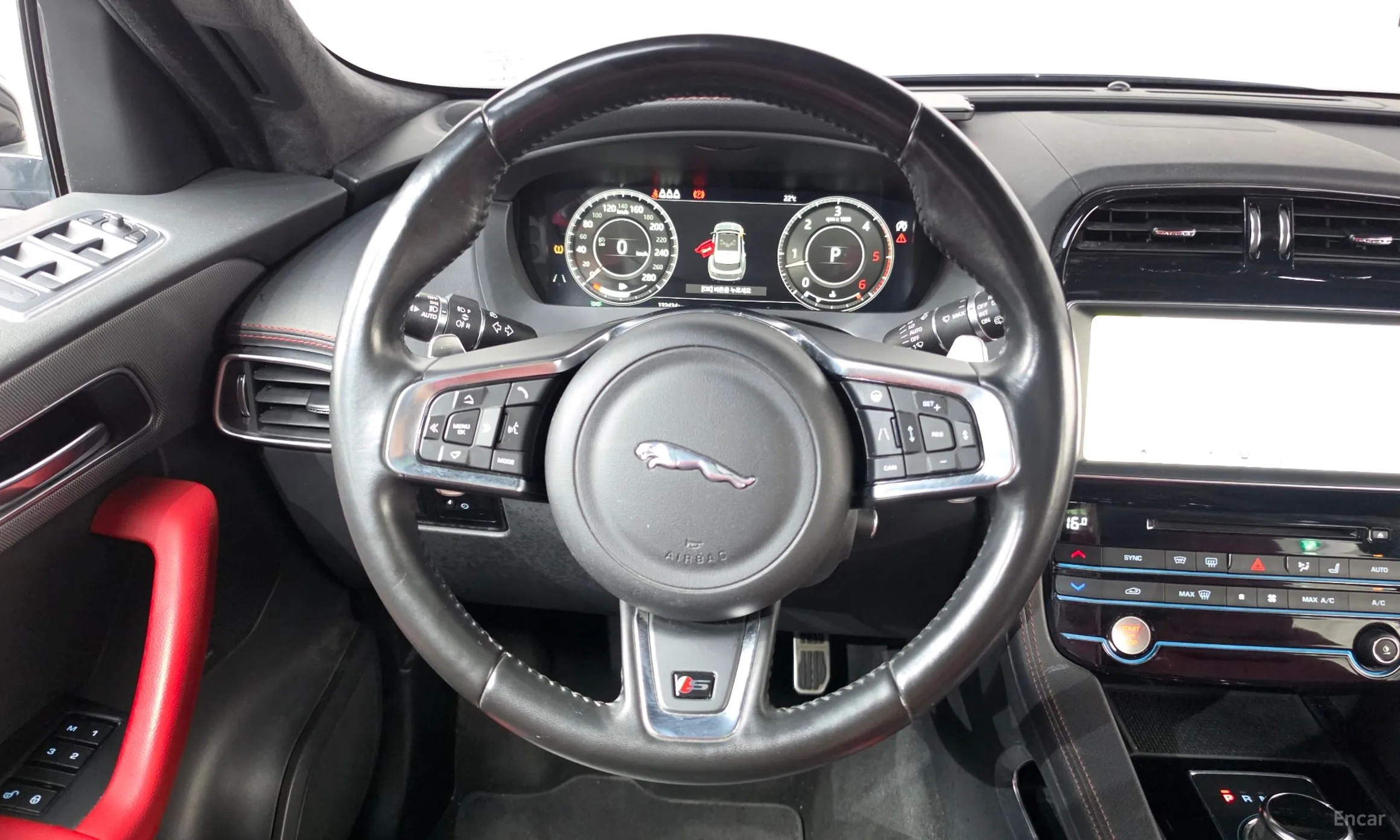 Jaguar F-PACE превью 15