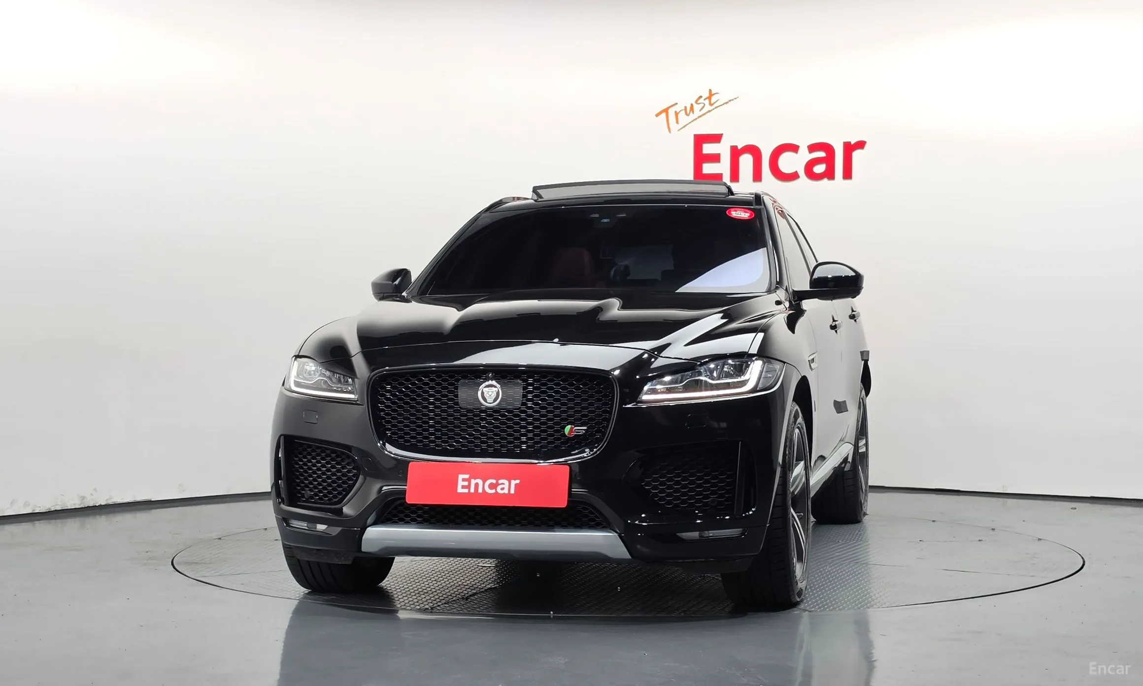 Jaguar F-PACE превью 3