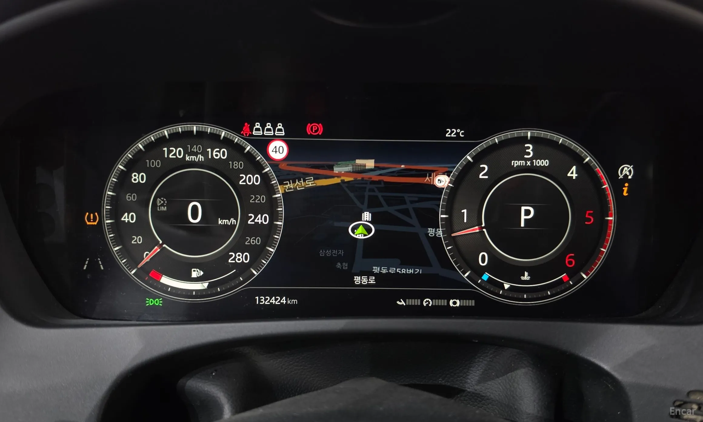 Jaguar F-PACE превью 8