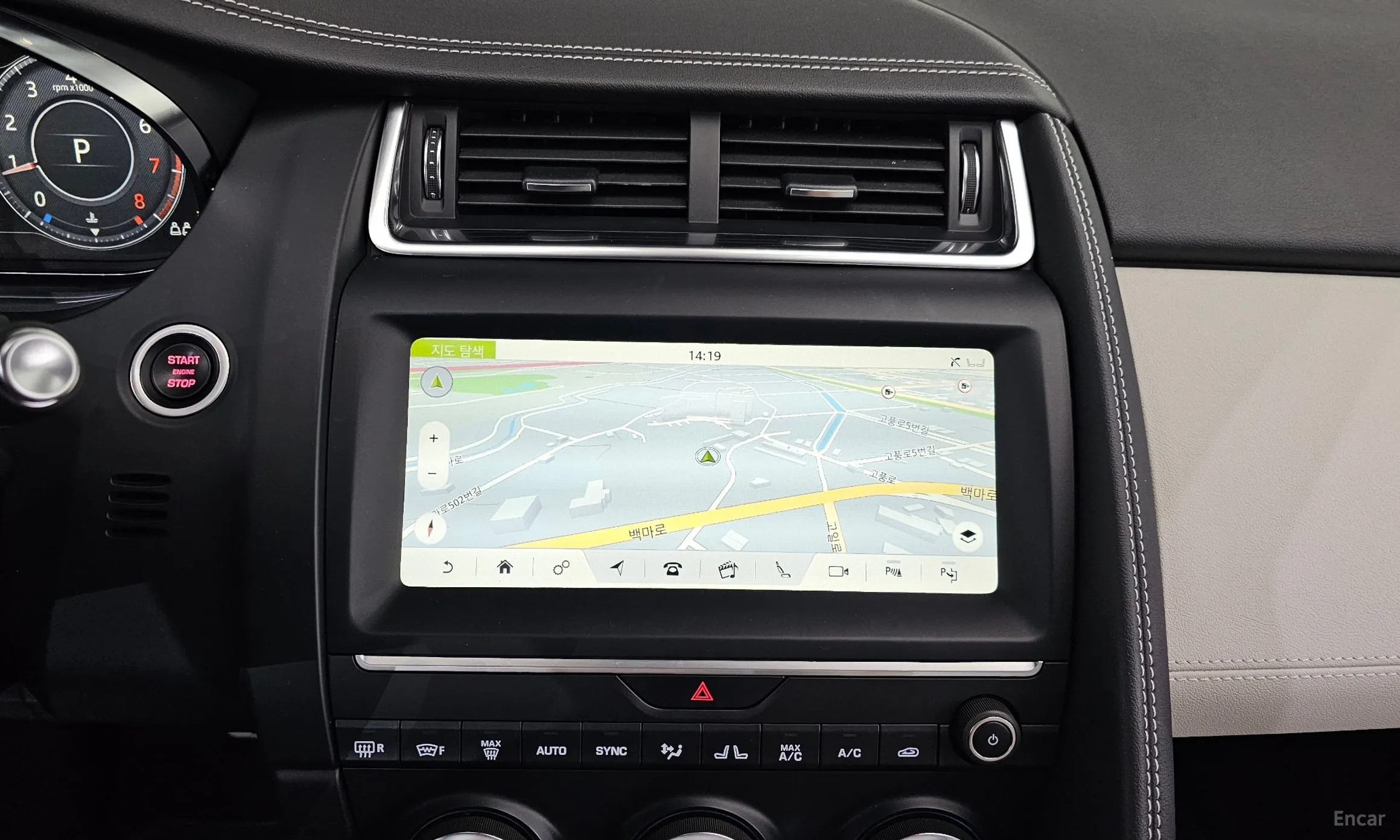 Jaguar E-PACE превью 14