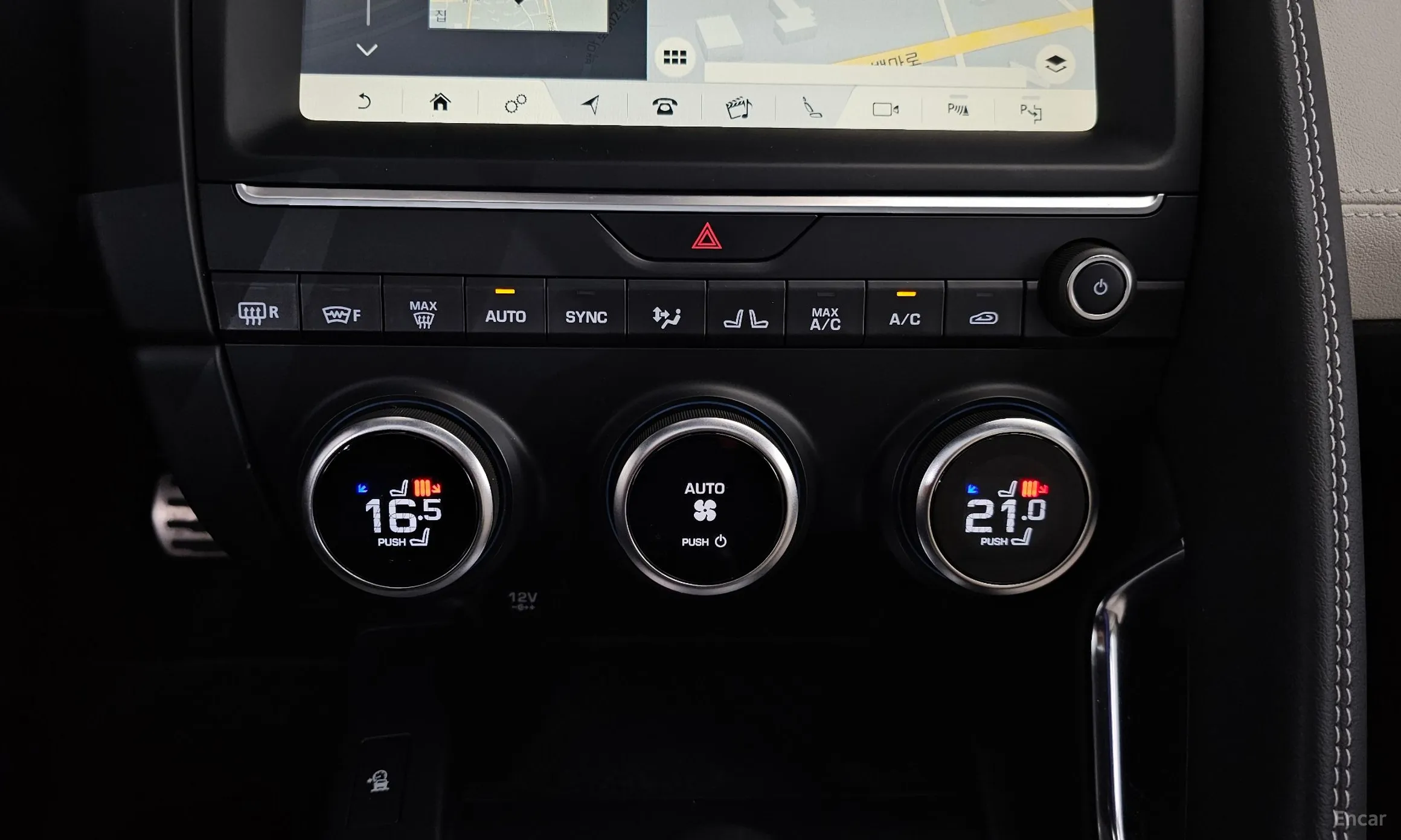 Jaguar E-PACE превью 17