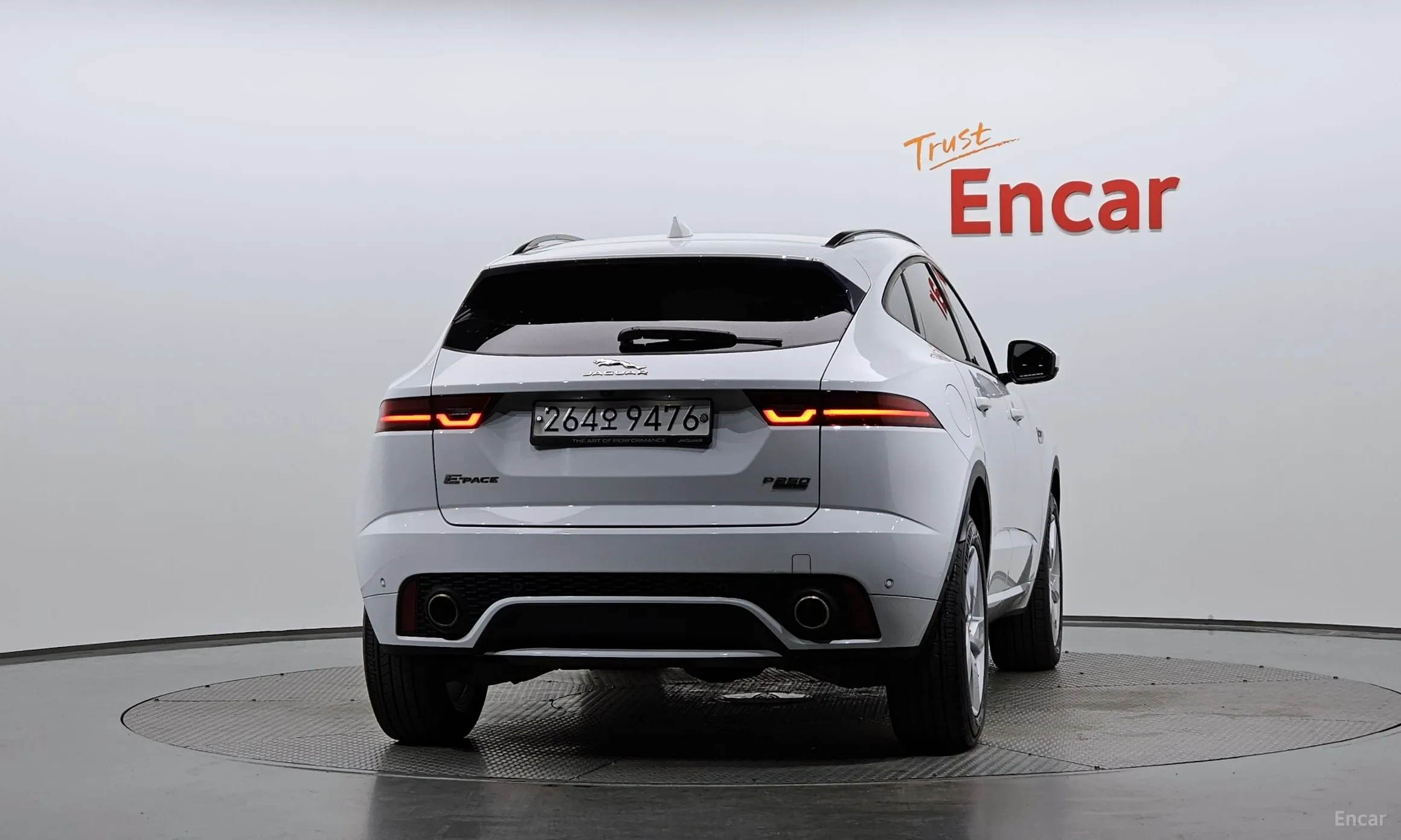 Jaguar E-PACE превью 4