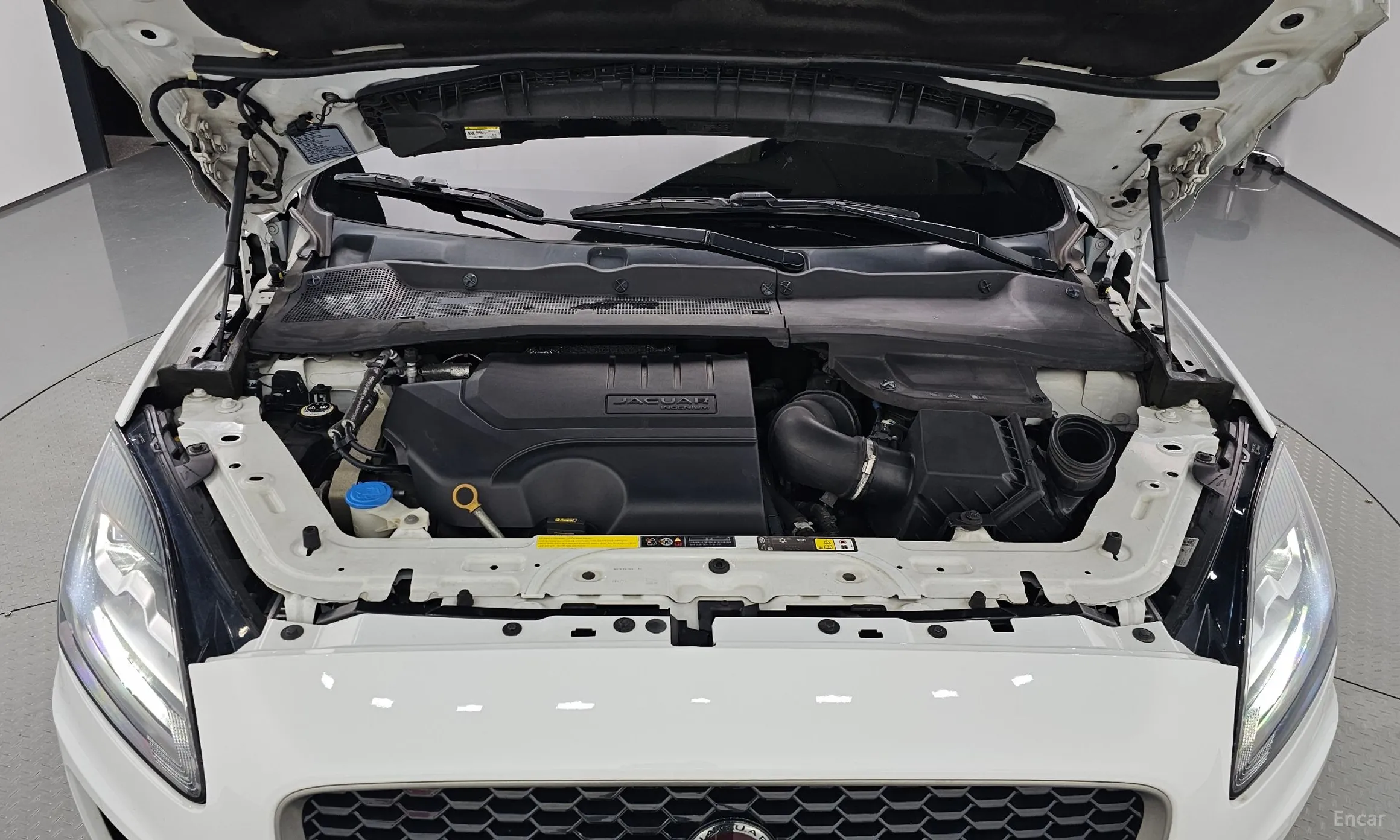 Jaguar E-PACE превью 6
