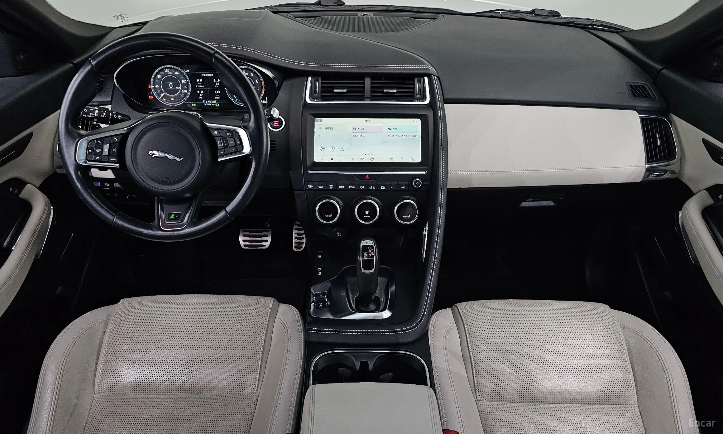 Jaguar E-PACE превью 7