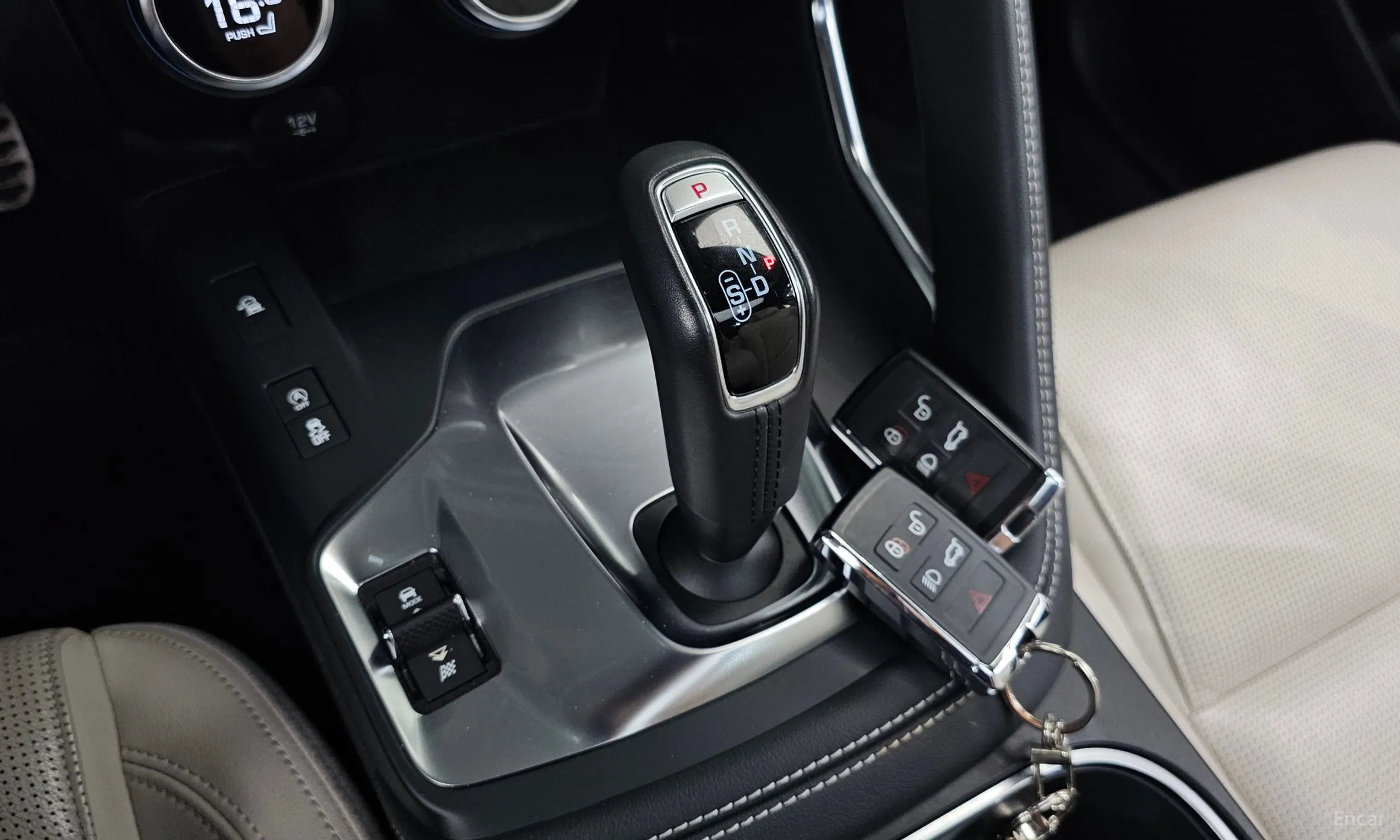 Jaguar E-PACE превью 9