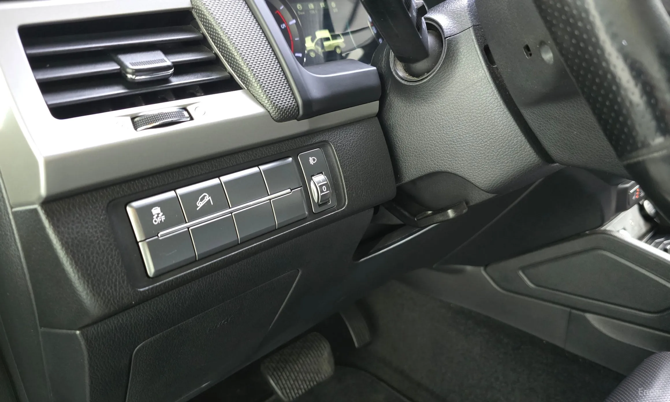 KG Mobility (SsangYong) Rexton Sports превью 17