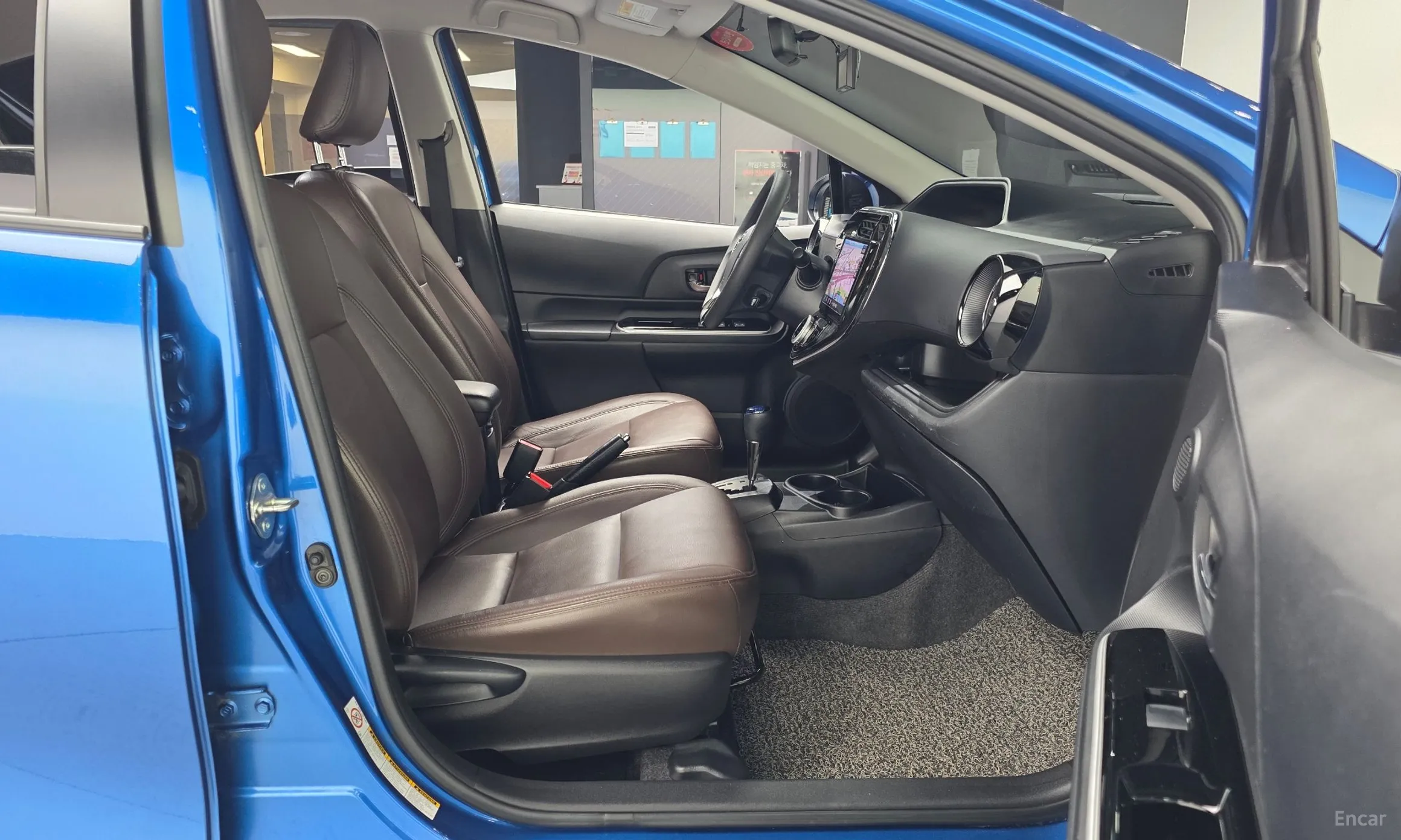Toyota Prius C превью 11