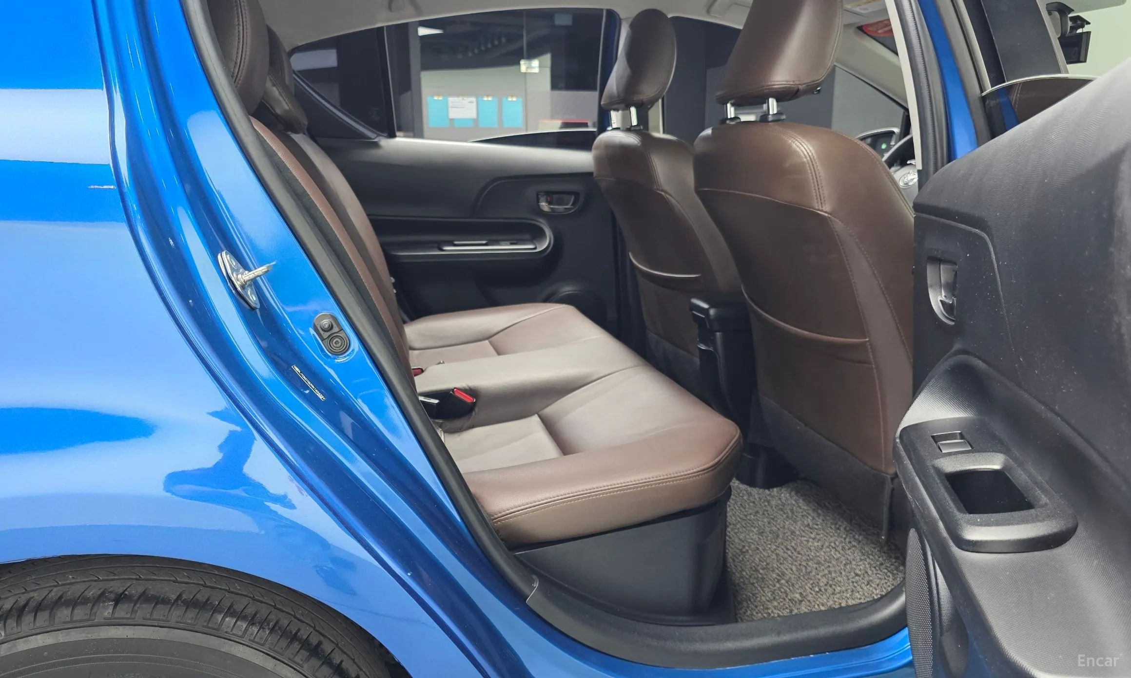 Toyota Prius C превью 12