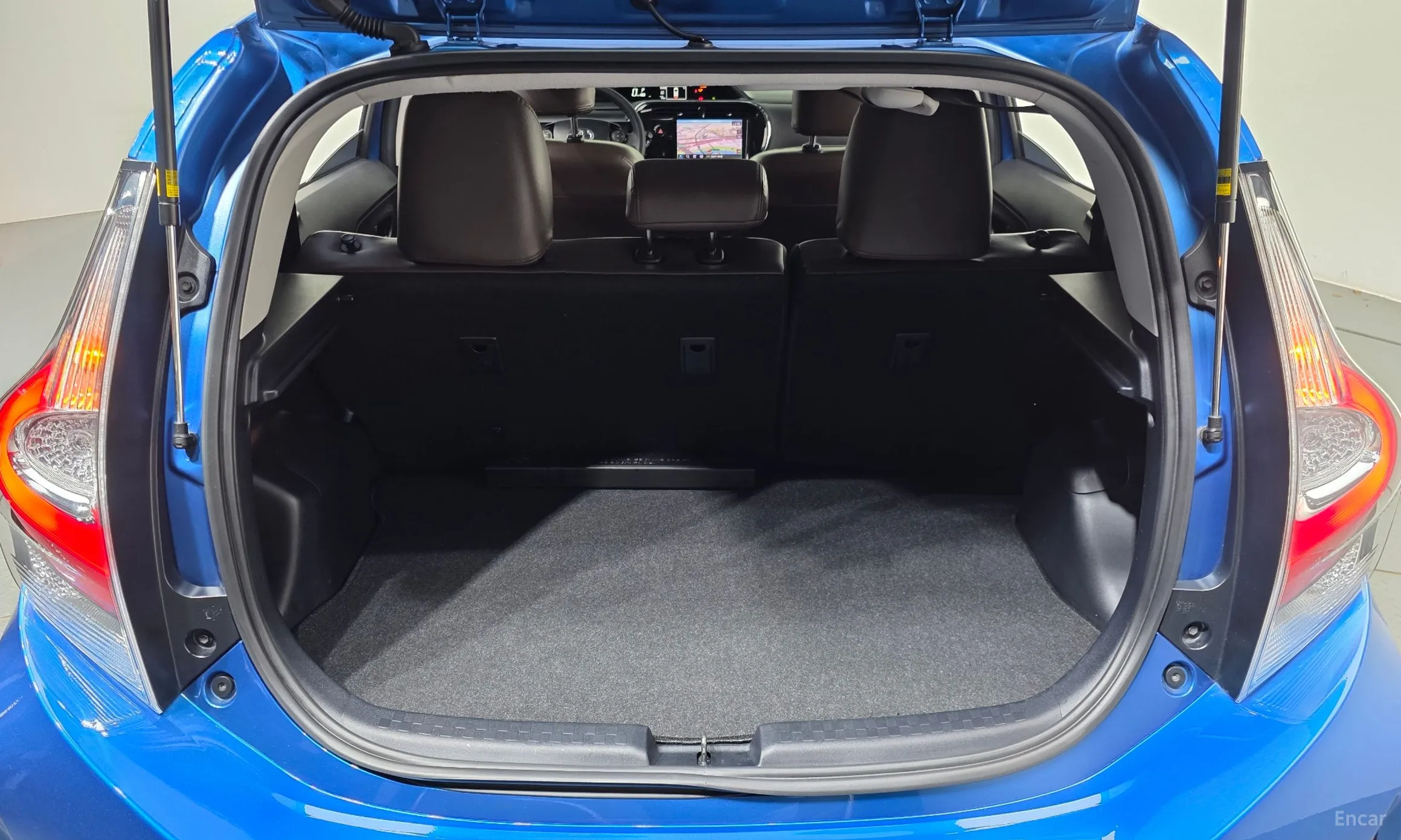 Toyota Prius C превью 20