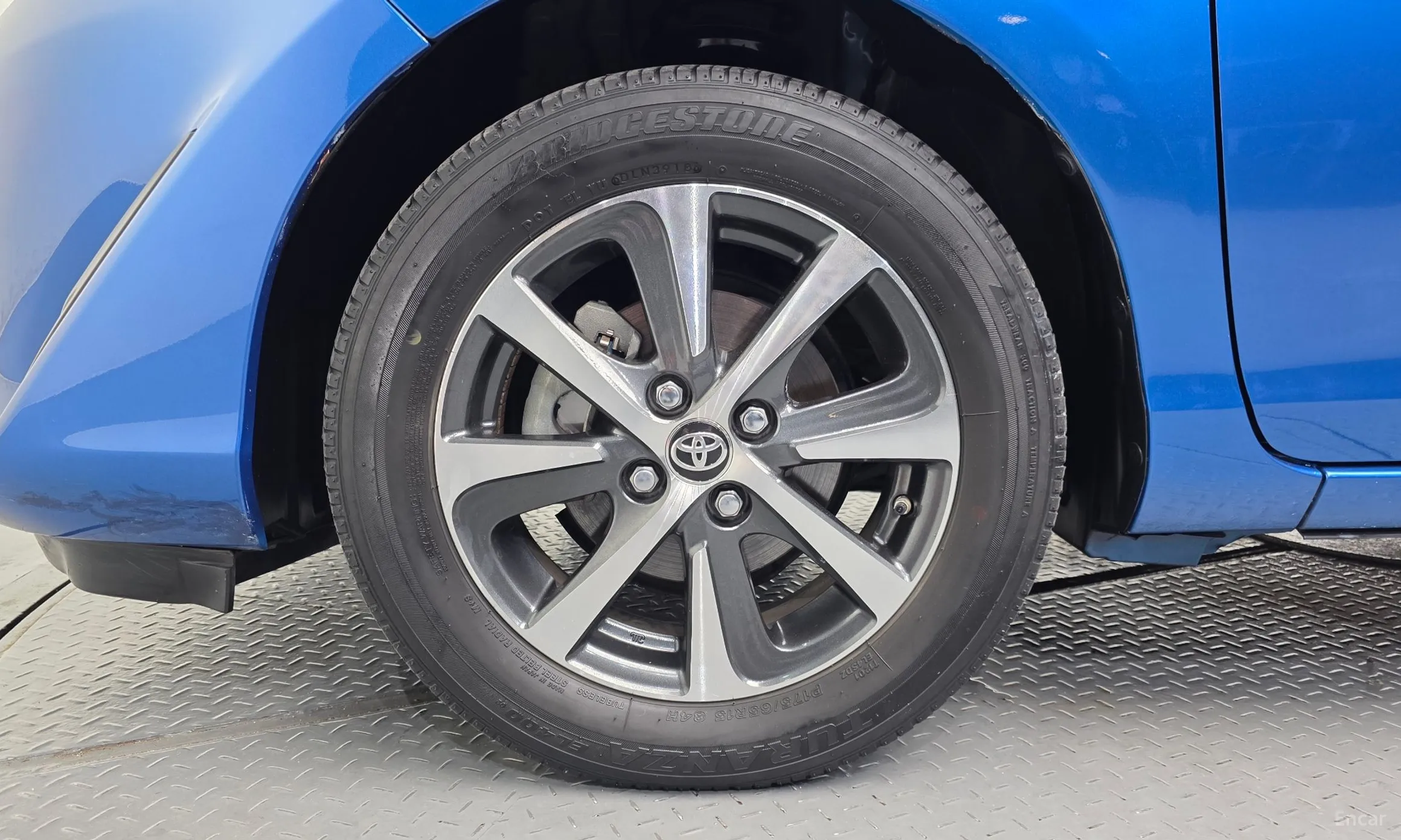 Toyota Prius C превью 5