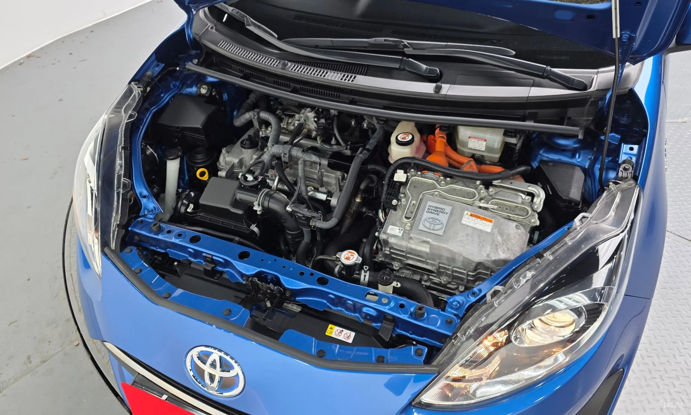 Toyota Prius C превью 6