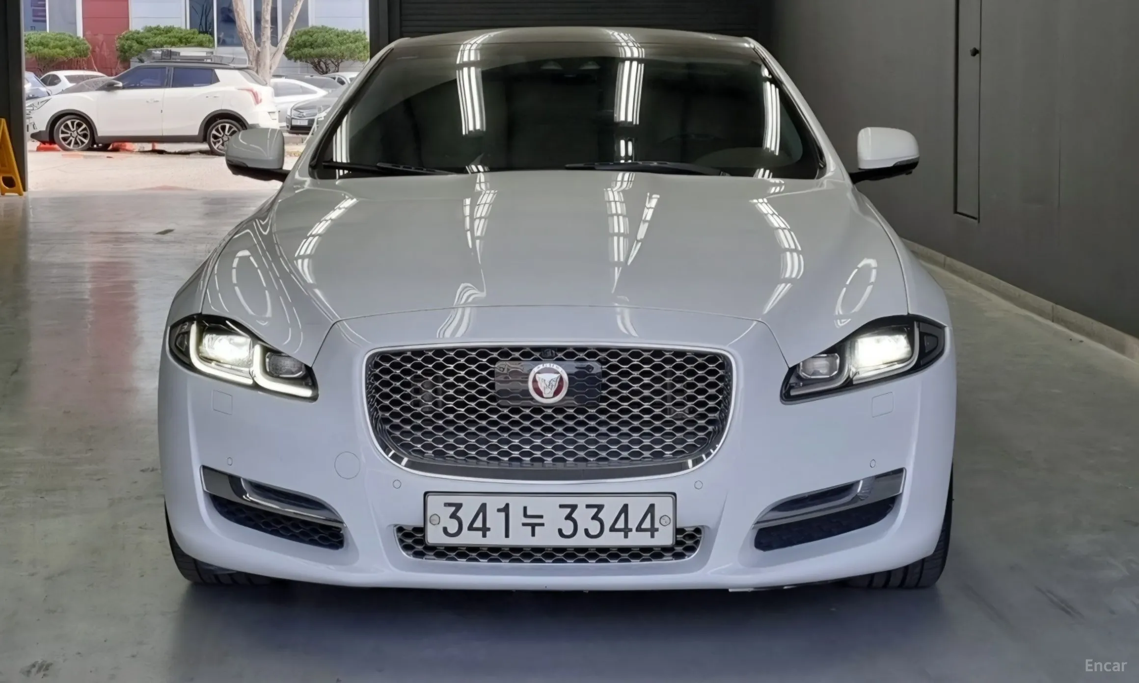 Jaguar All New XJ превью 3