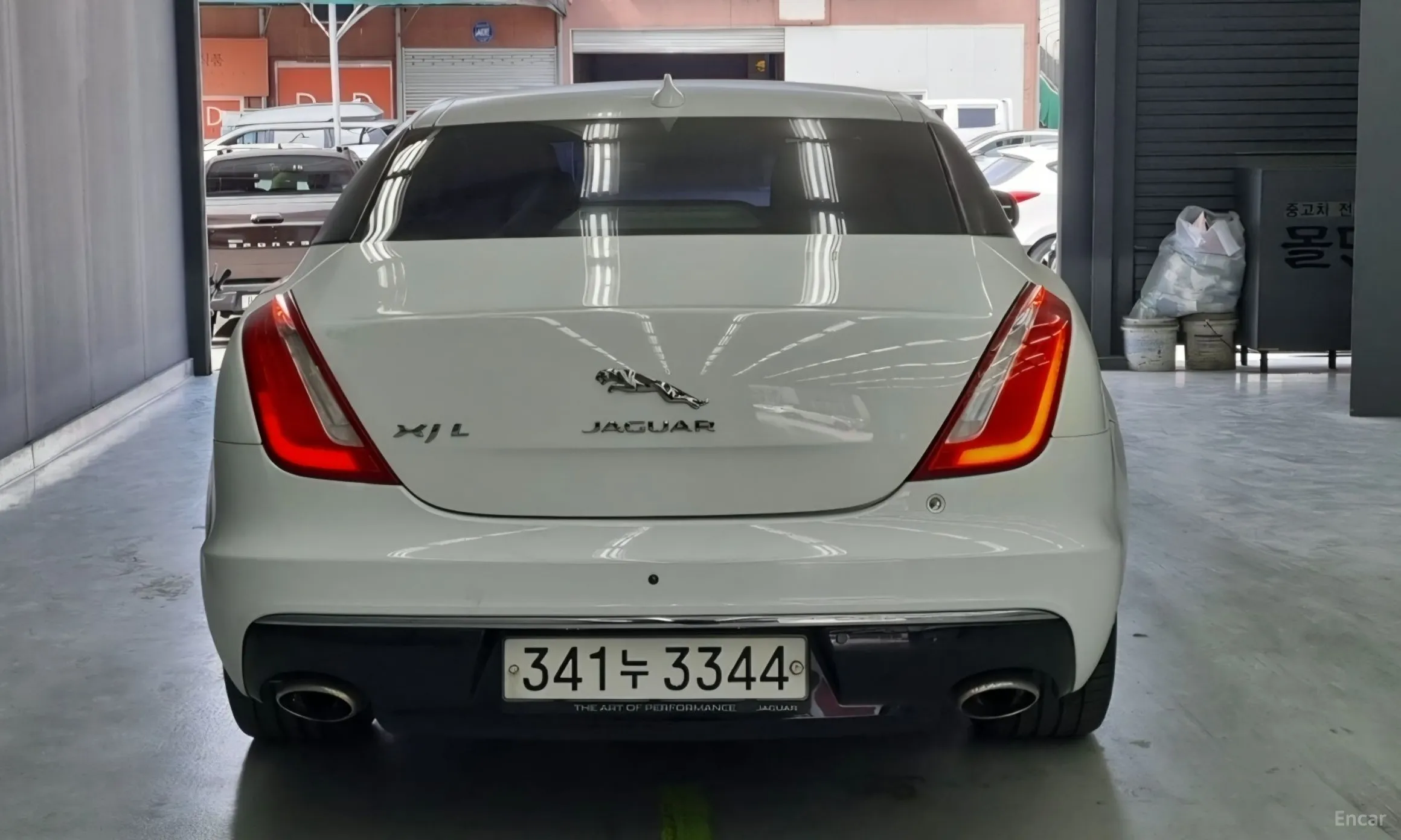 Jaguar All New XJ превью 4